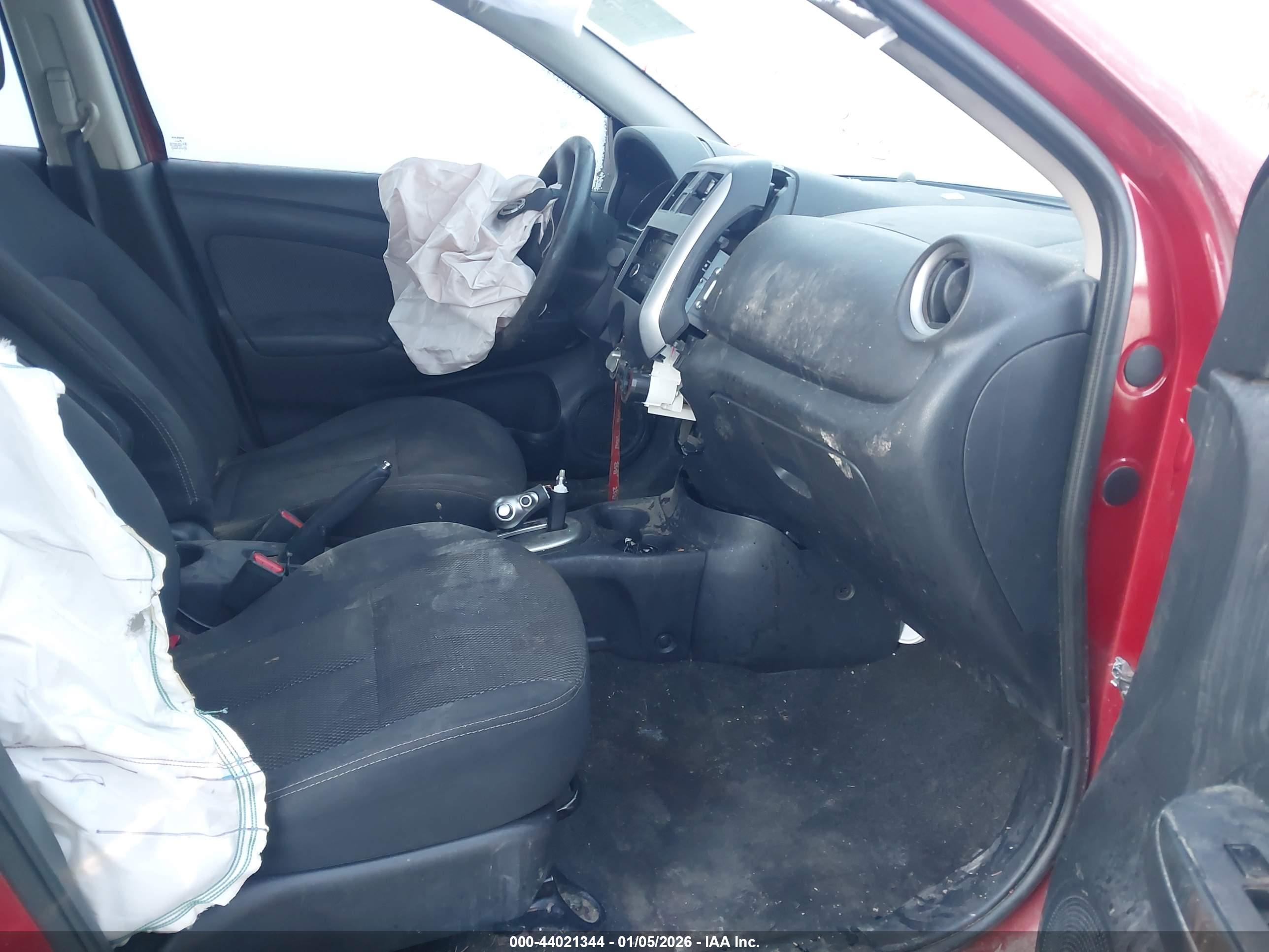 NISSAN VERSA image 5