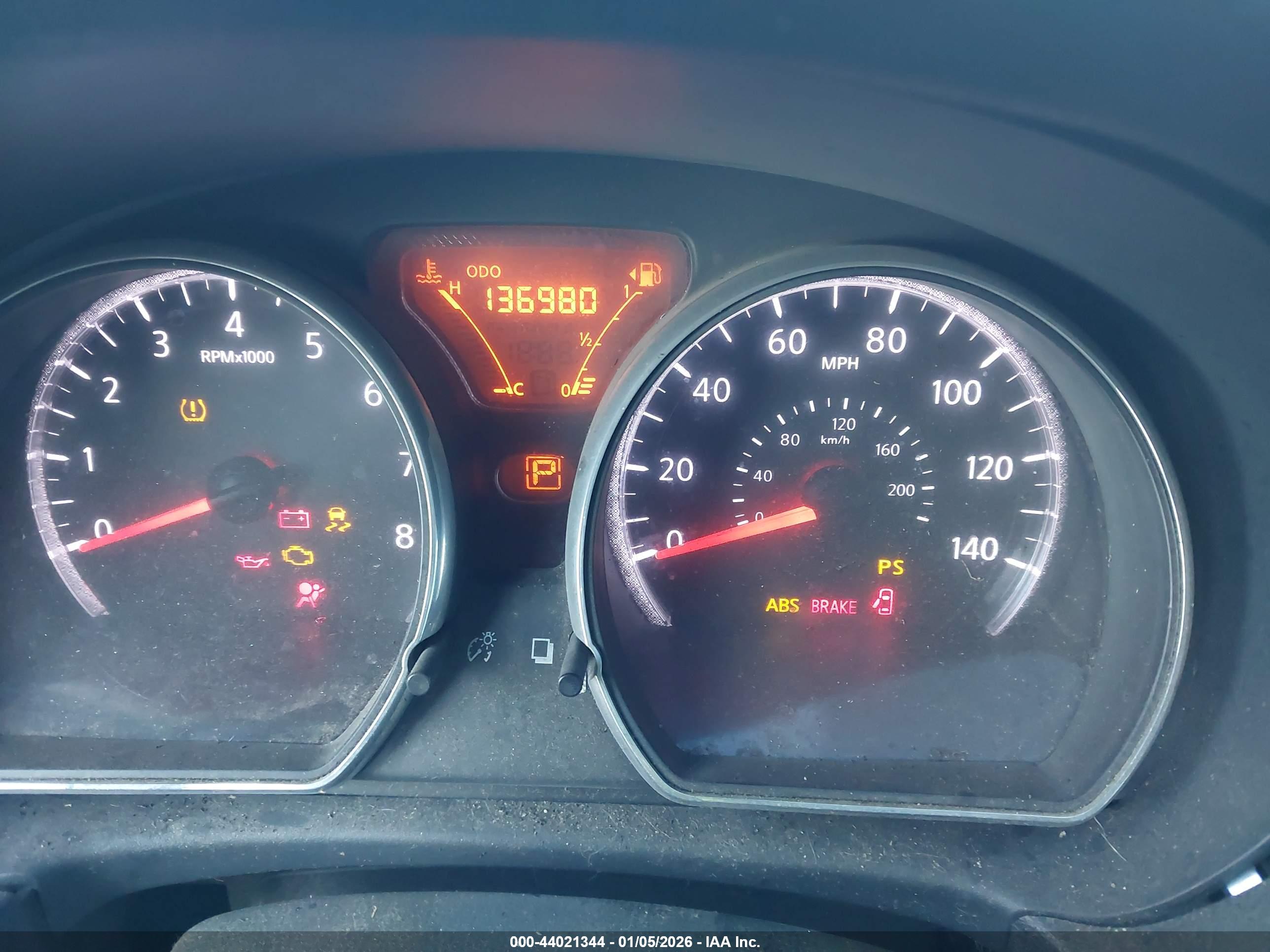 NISSAN VERSA image 7