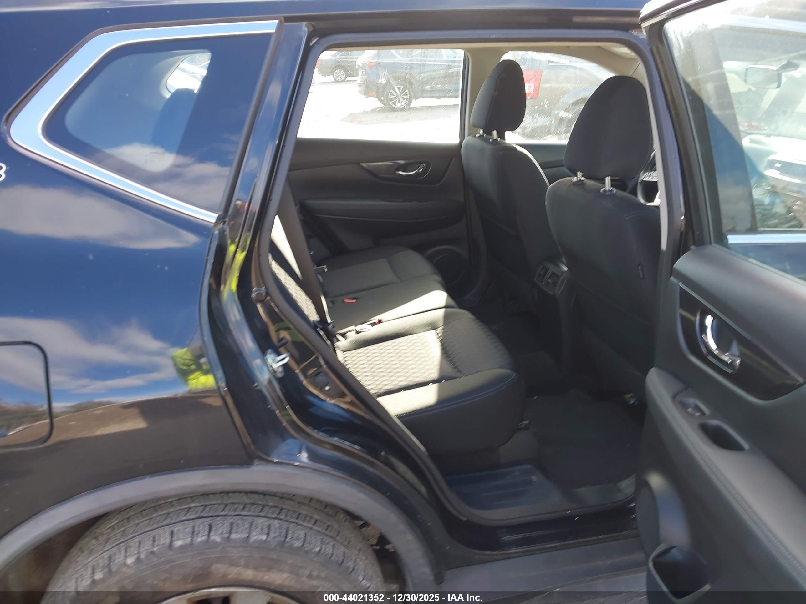 NISSAN ROGUE image 8
