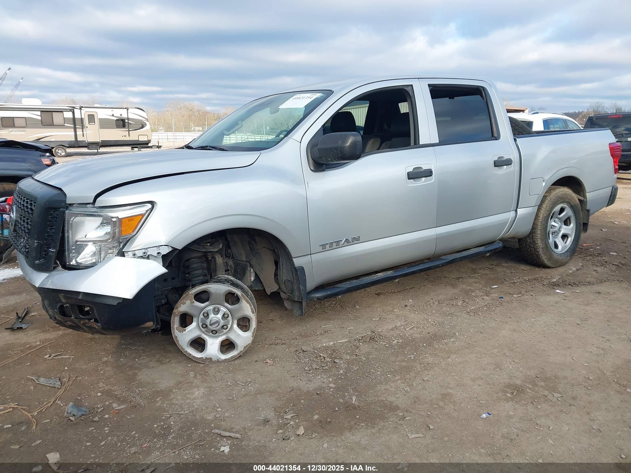 NISSAN TITAN image 2