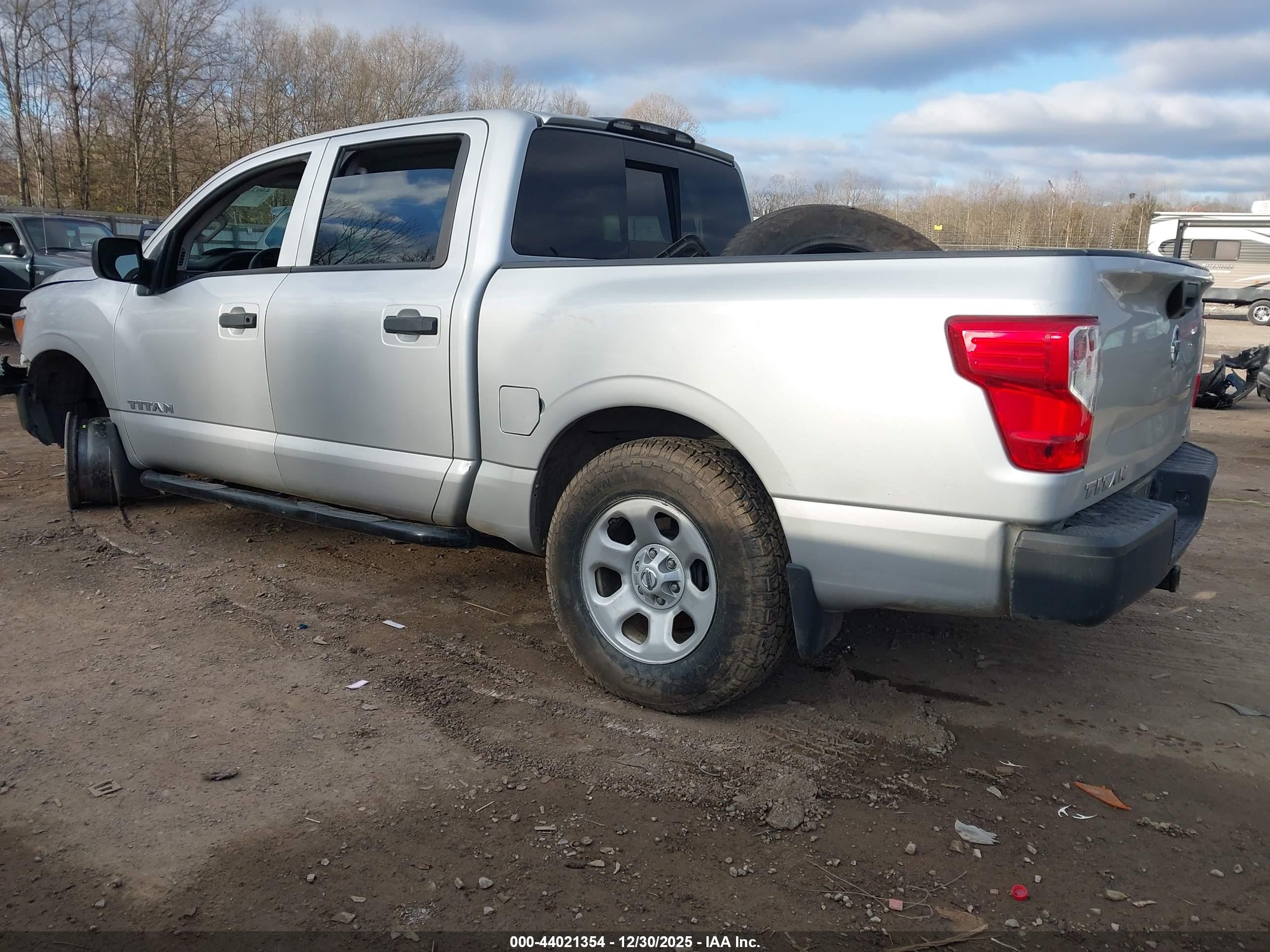 NISSAN TITAN image 3