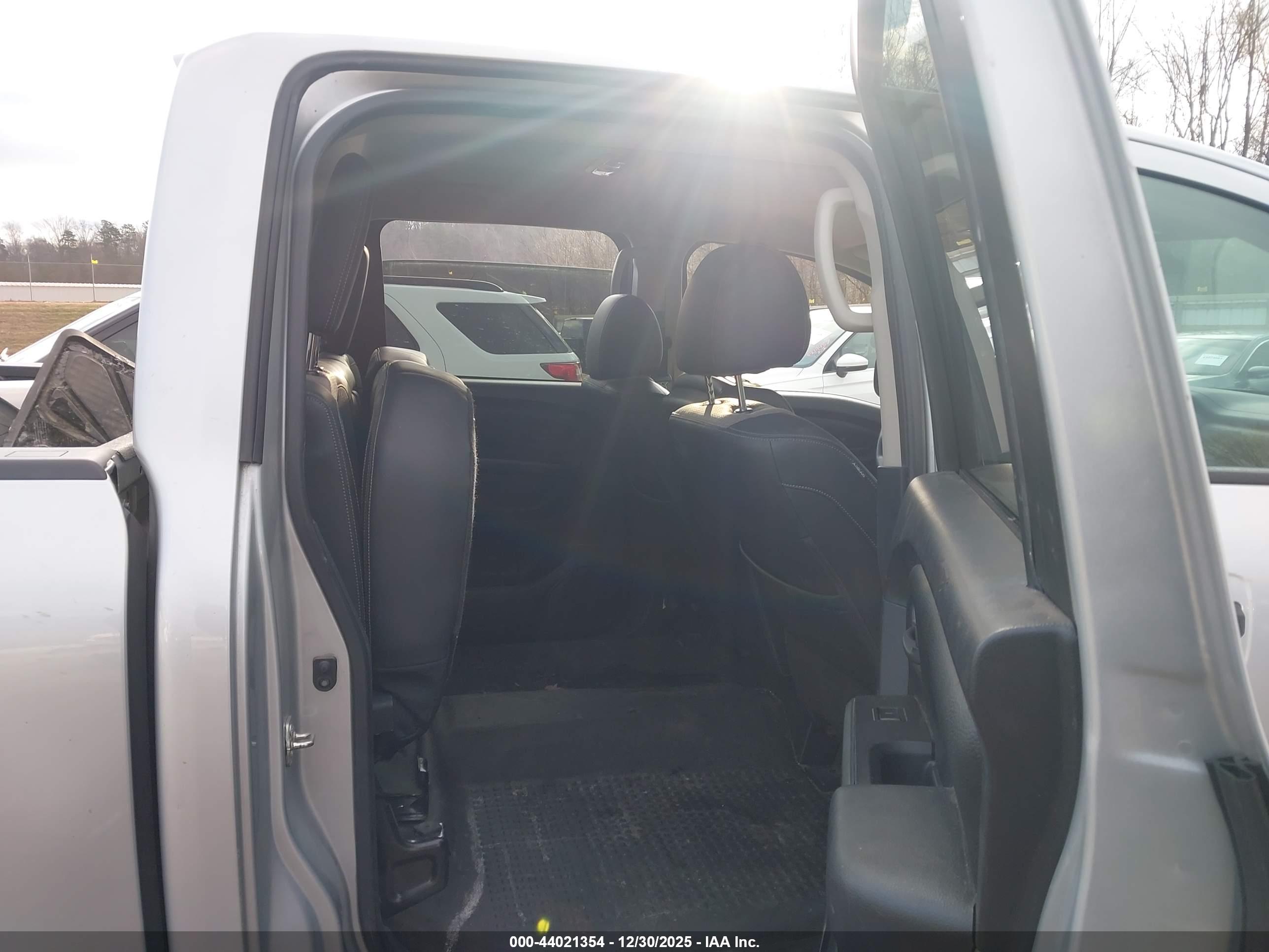 NISSAN TITAN image 8