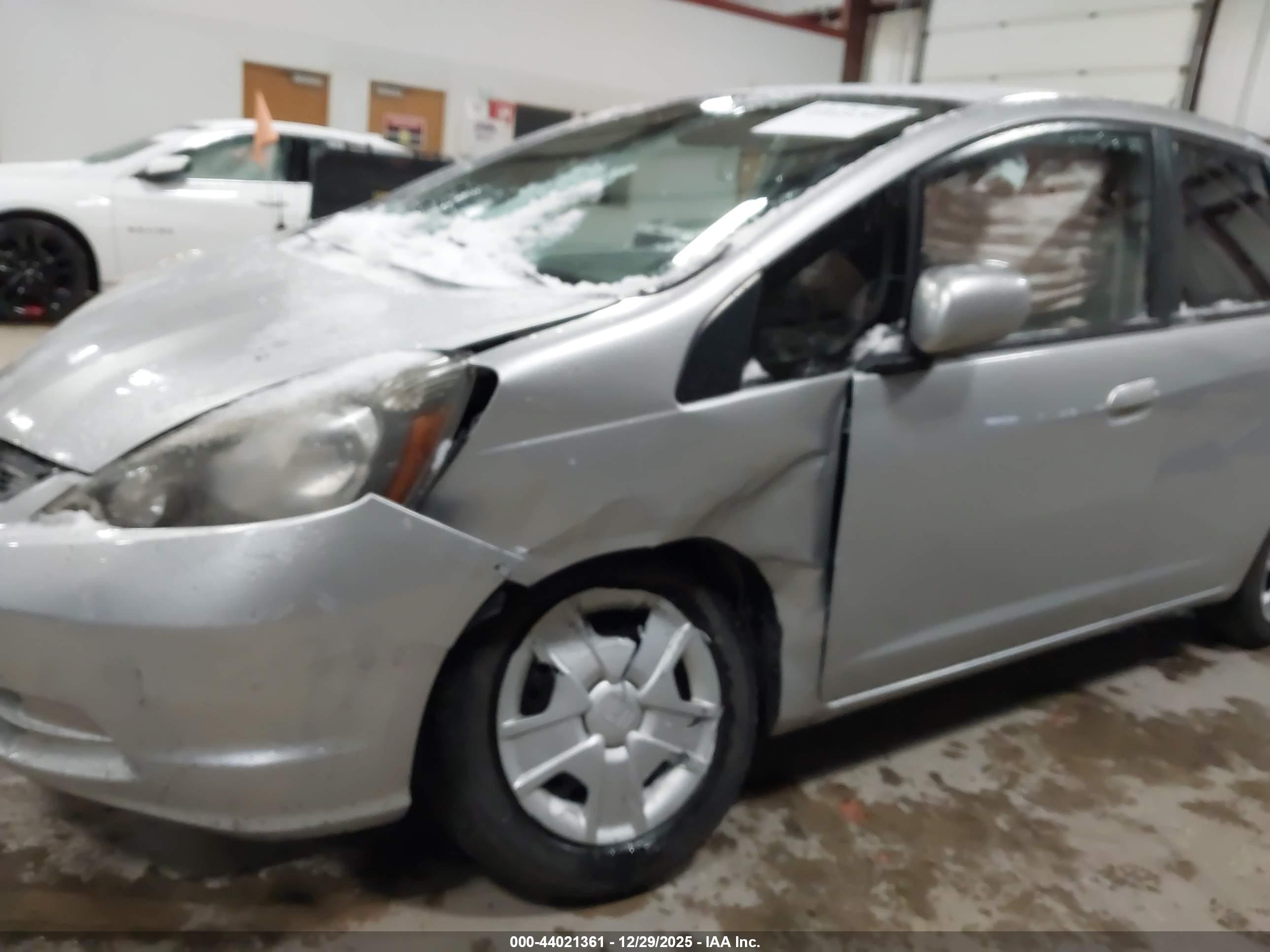 HONDA FIT image 6