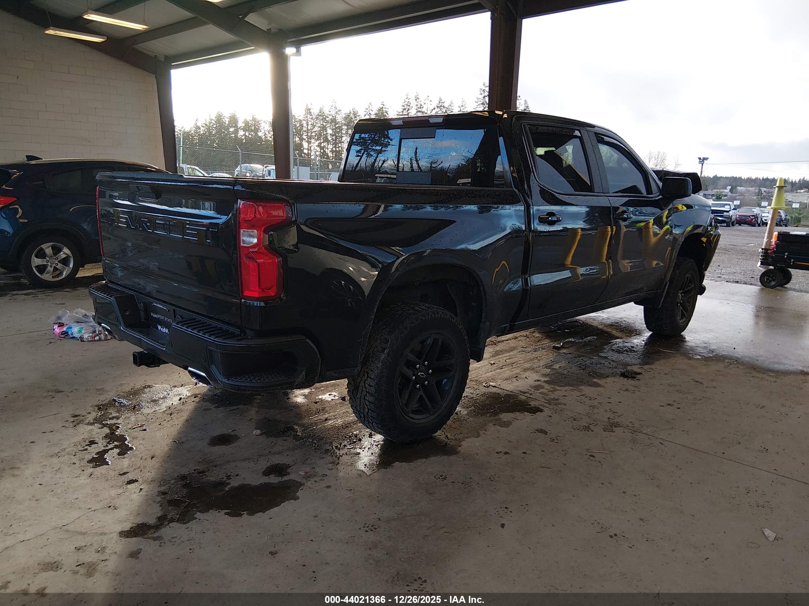 CHEVROLET SILVERADO image 4