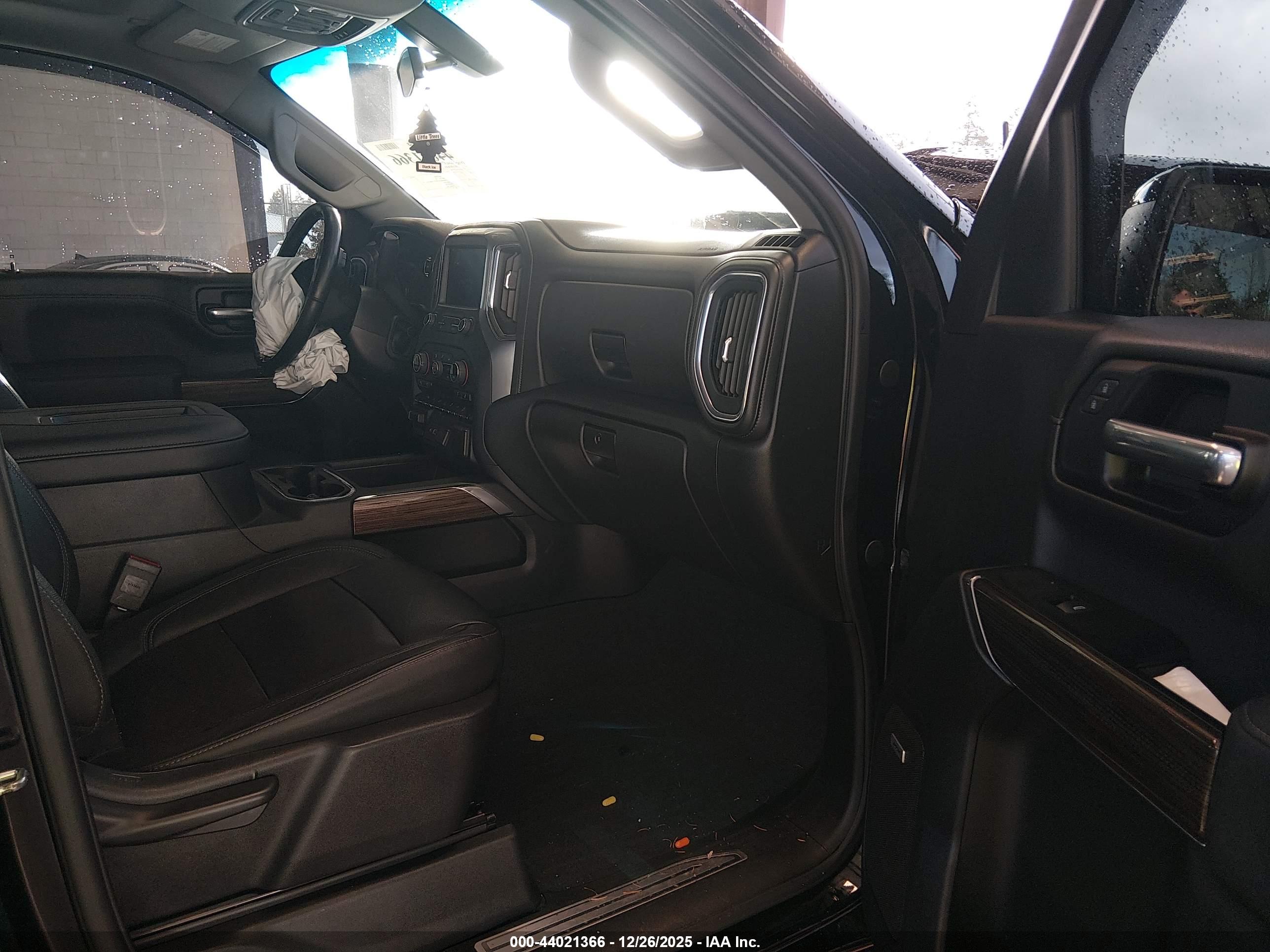 CHEVROLET SILVERADO image 5