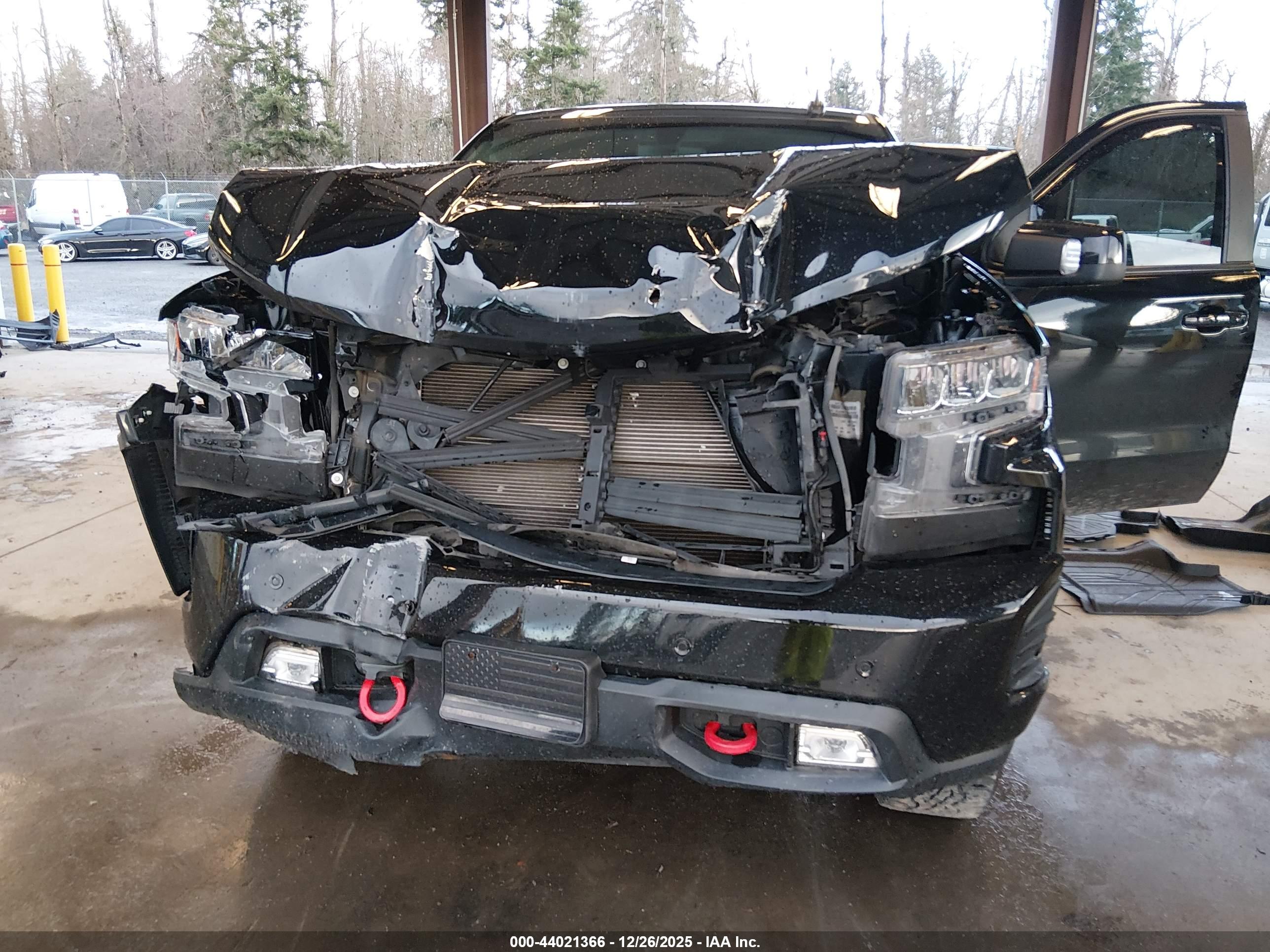 CHEVROLET SILVERADO image 6