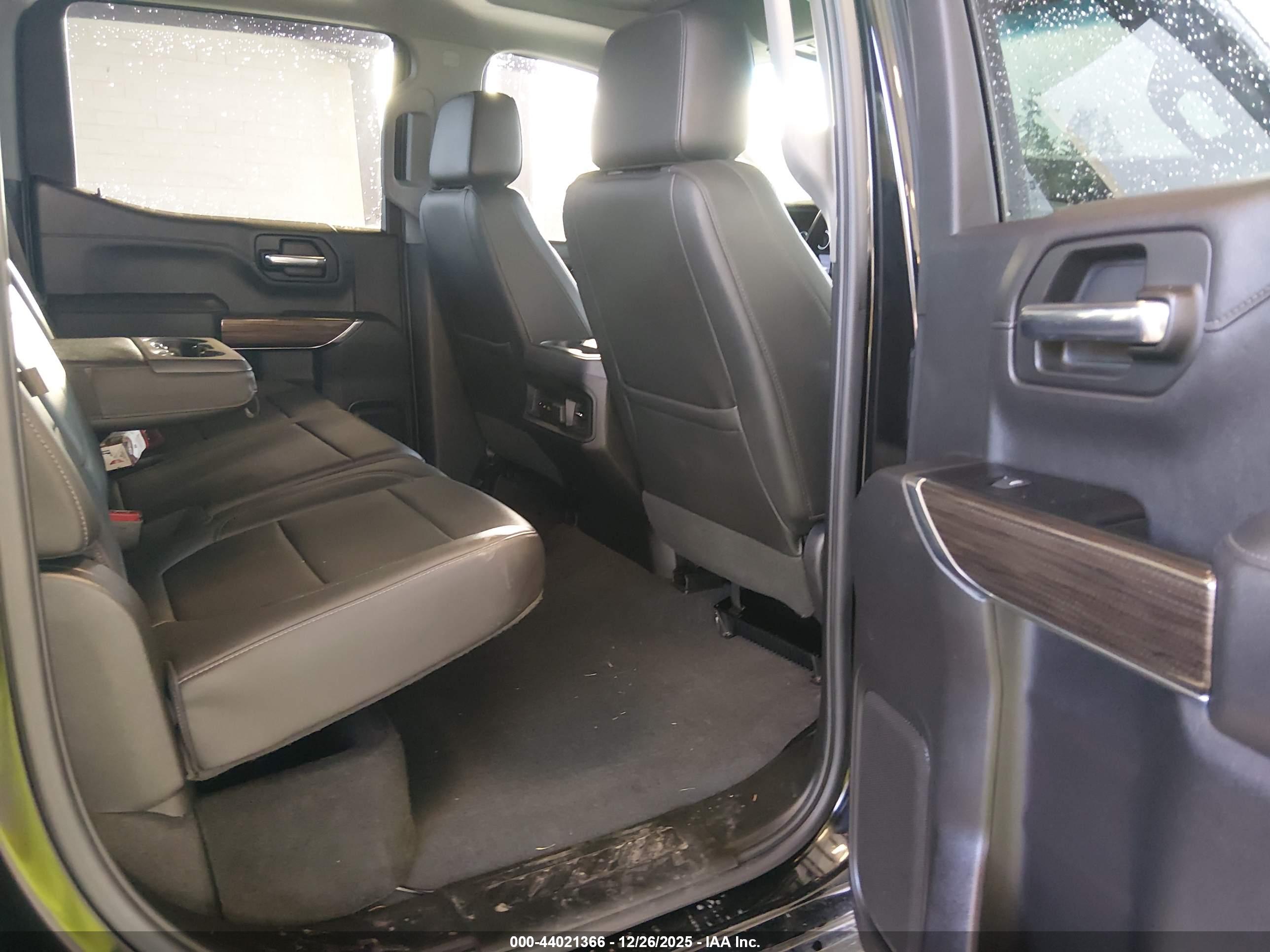 CHEVROLET SILVERADO image 8