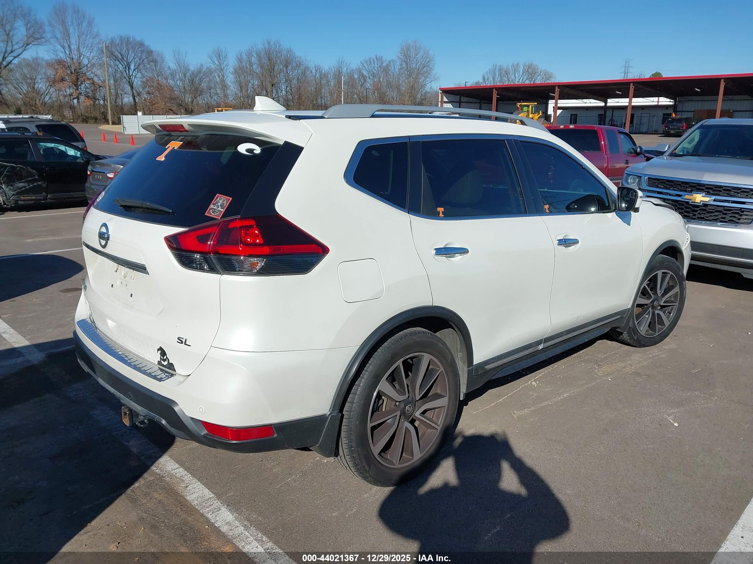 NISSAN ROGUE image 4