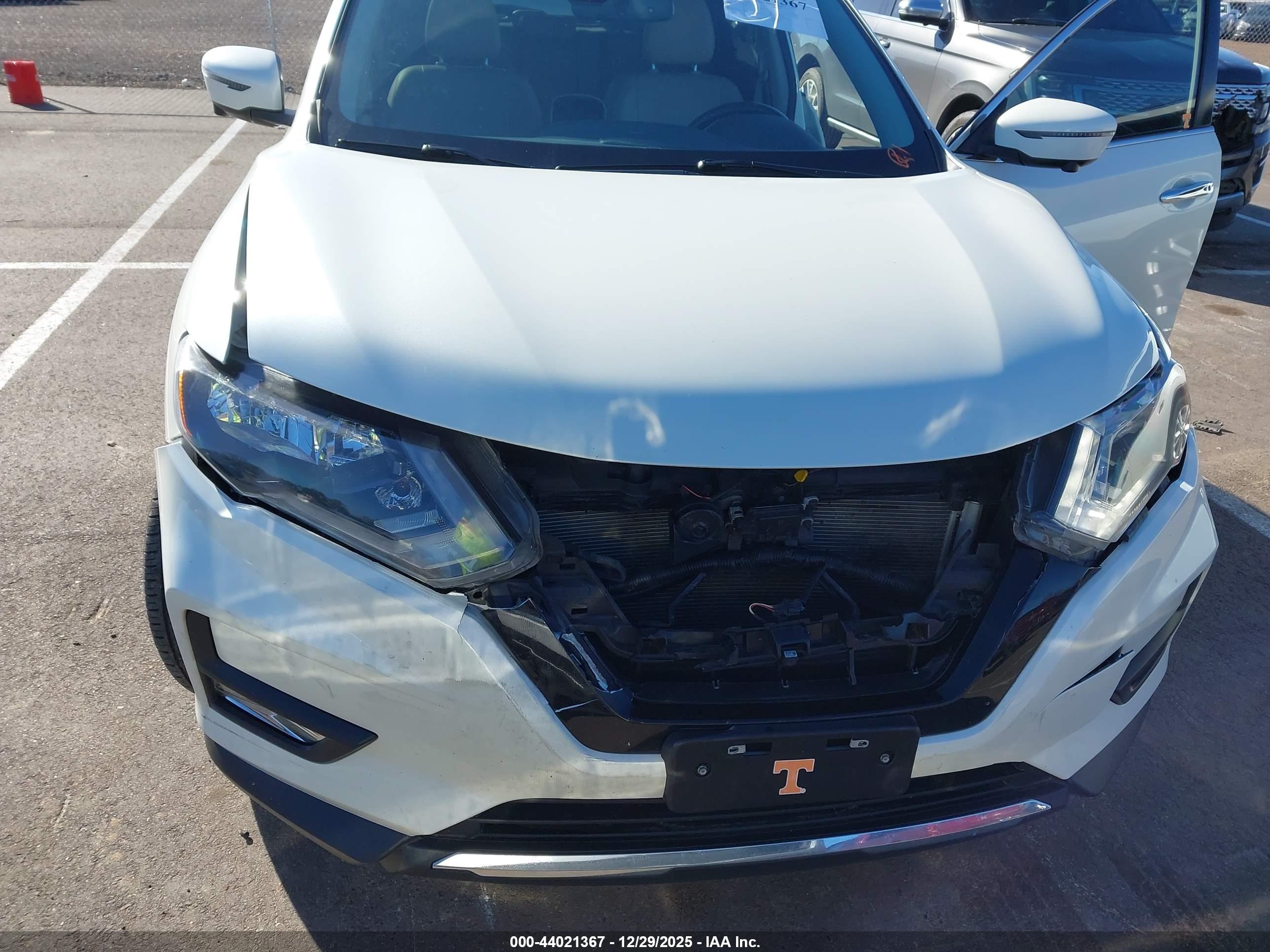 NISSAN ROGUE image 6