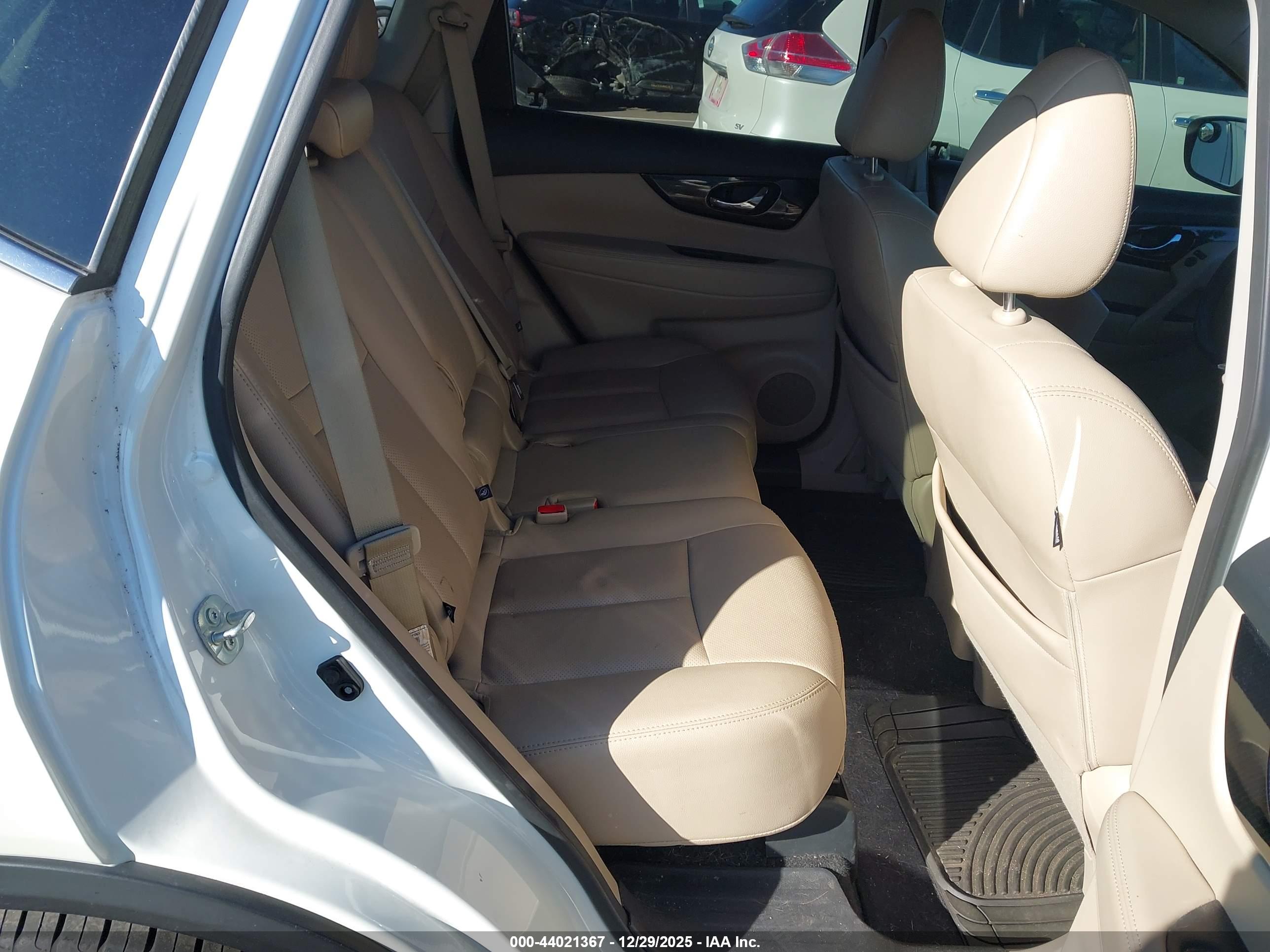 NISSAN ROGUE image 8