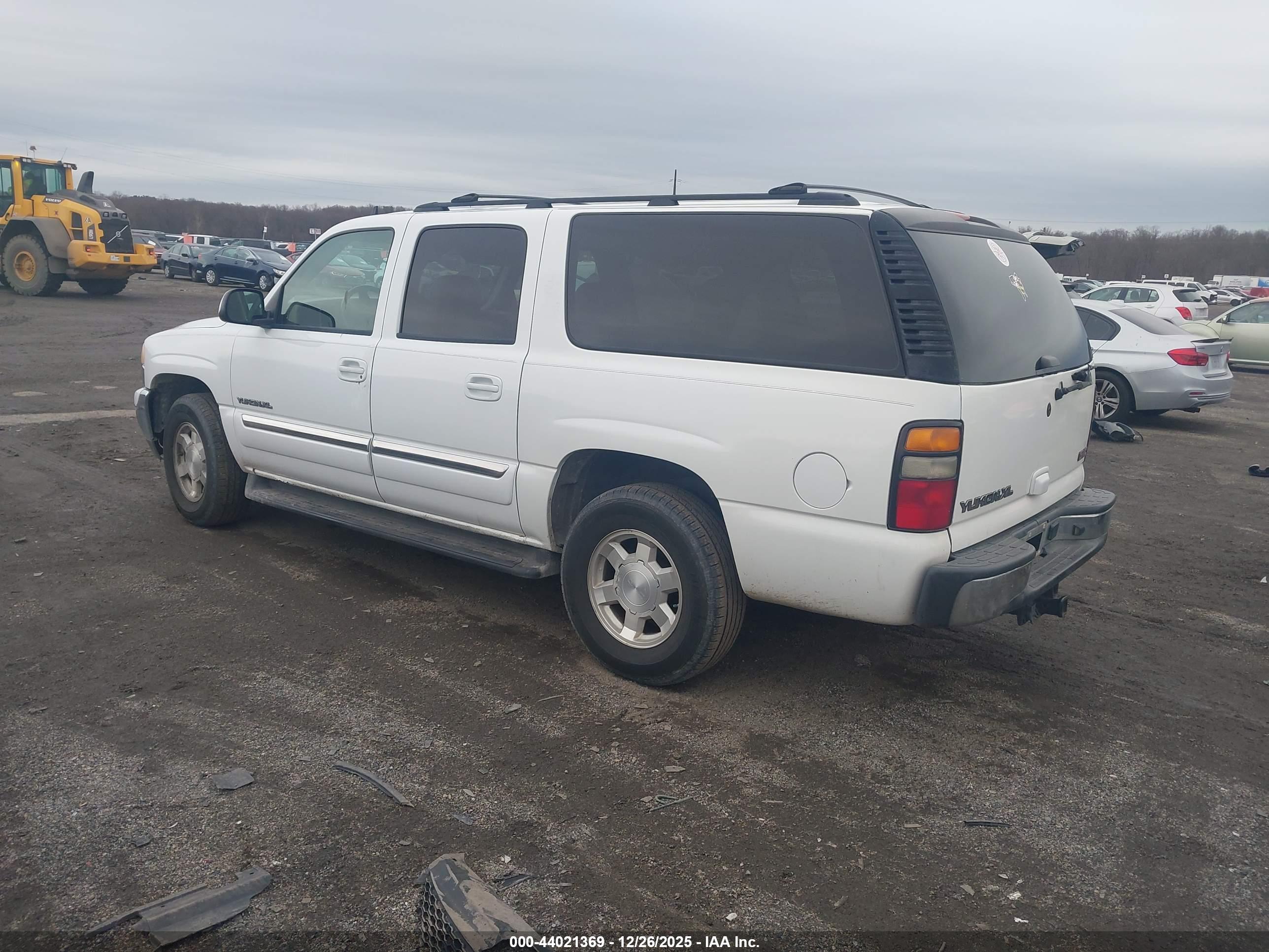 GMC YUKON image 3
