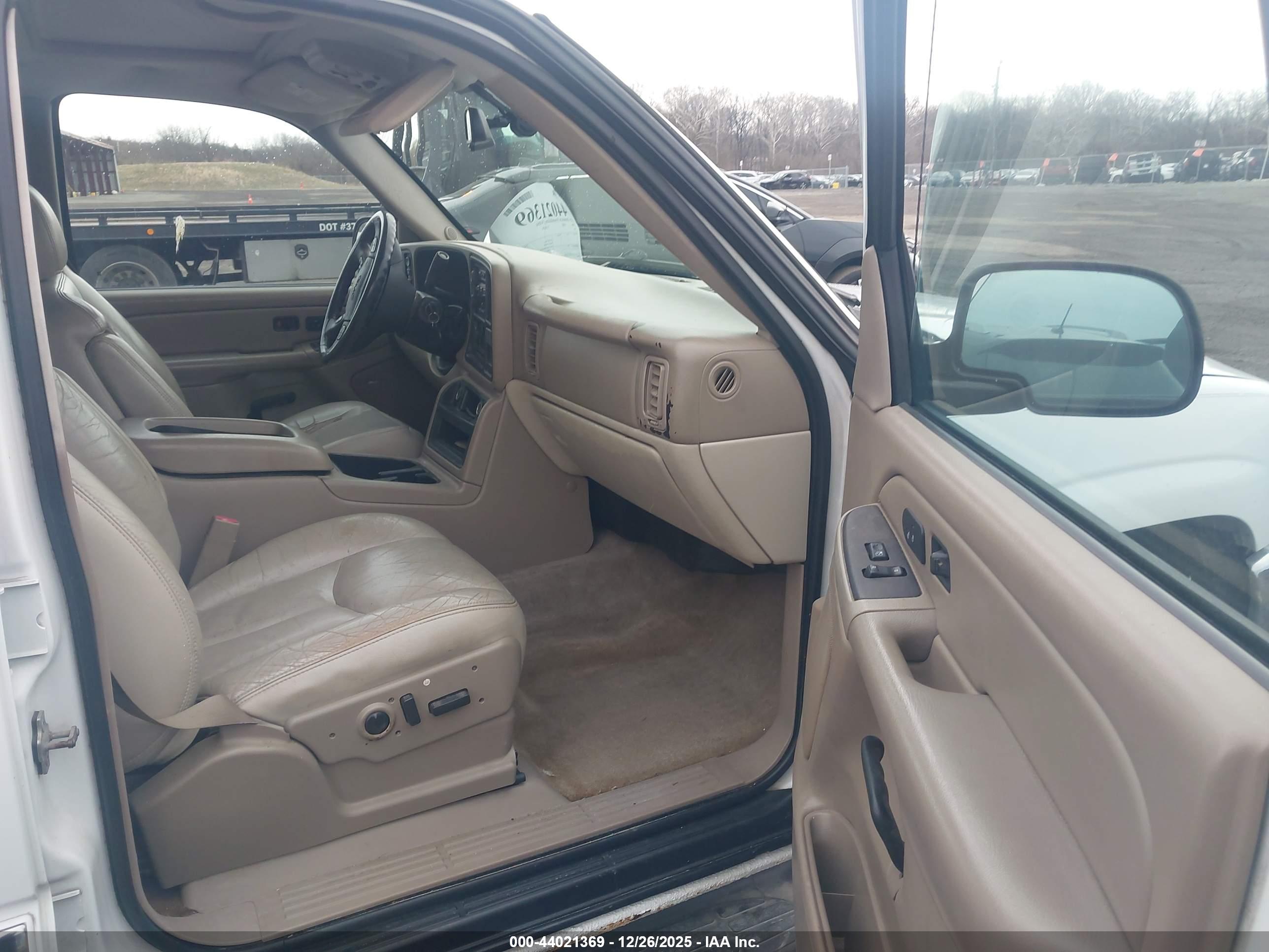GMC YUKON image 5