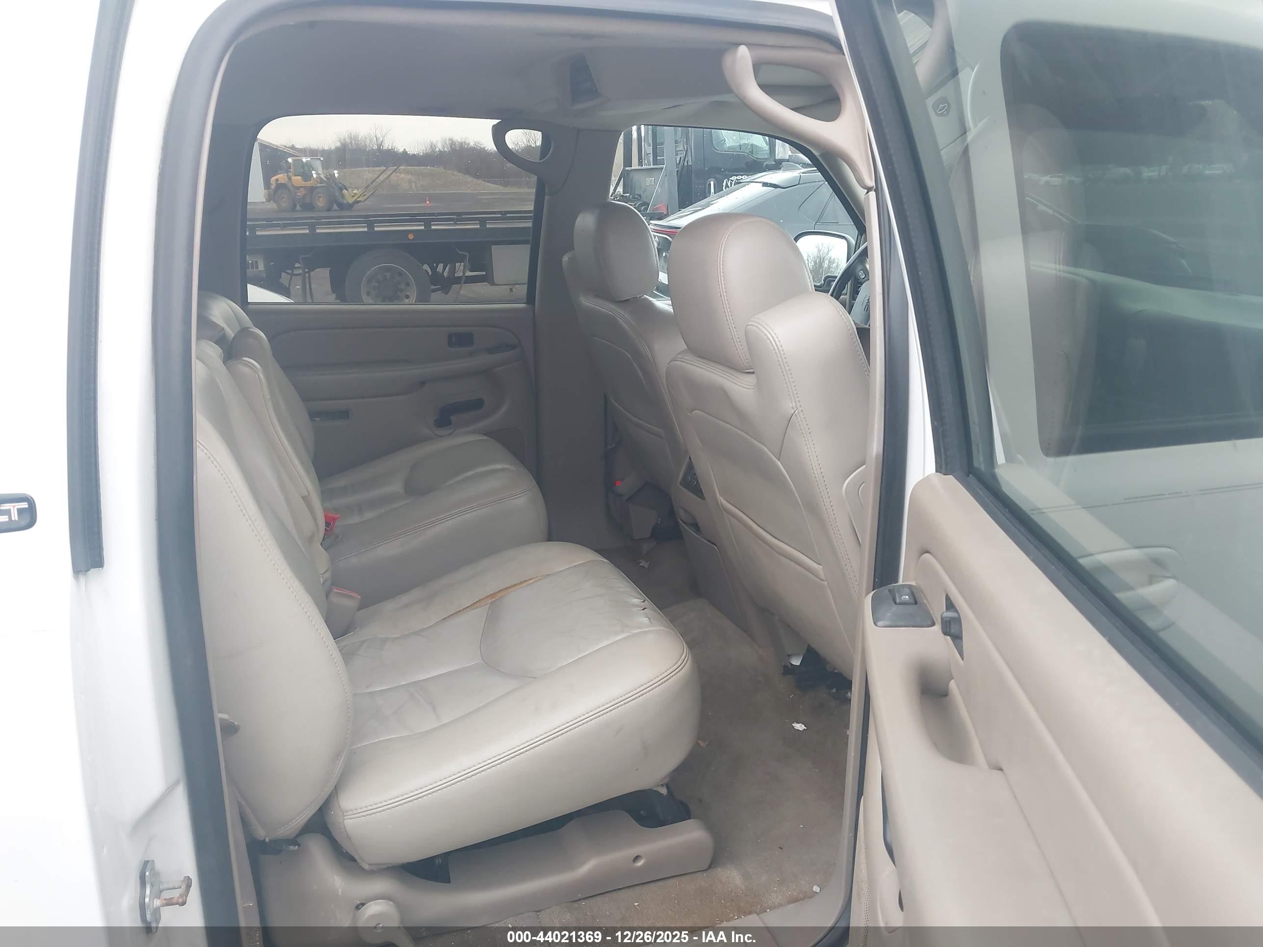 GMC YUKON image 8