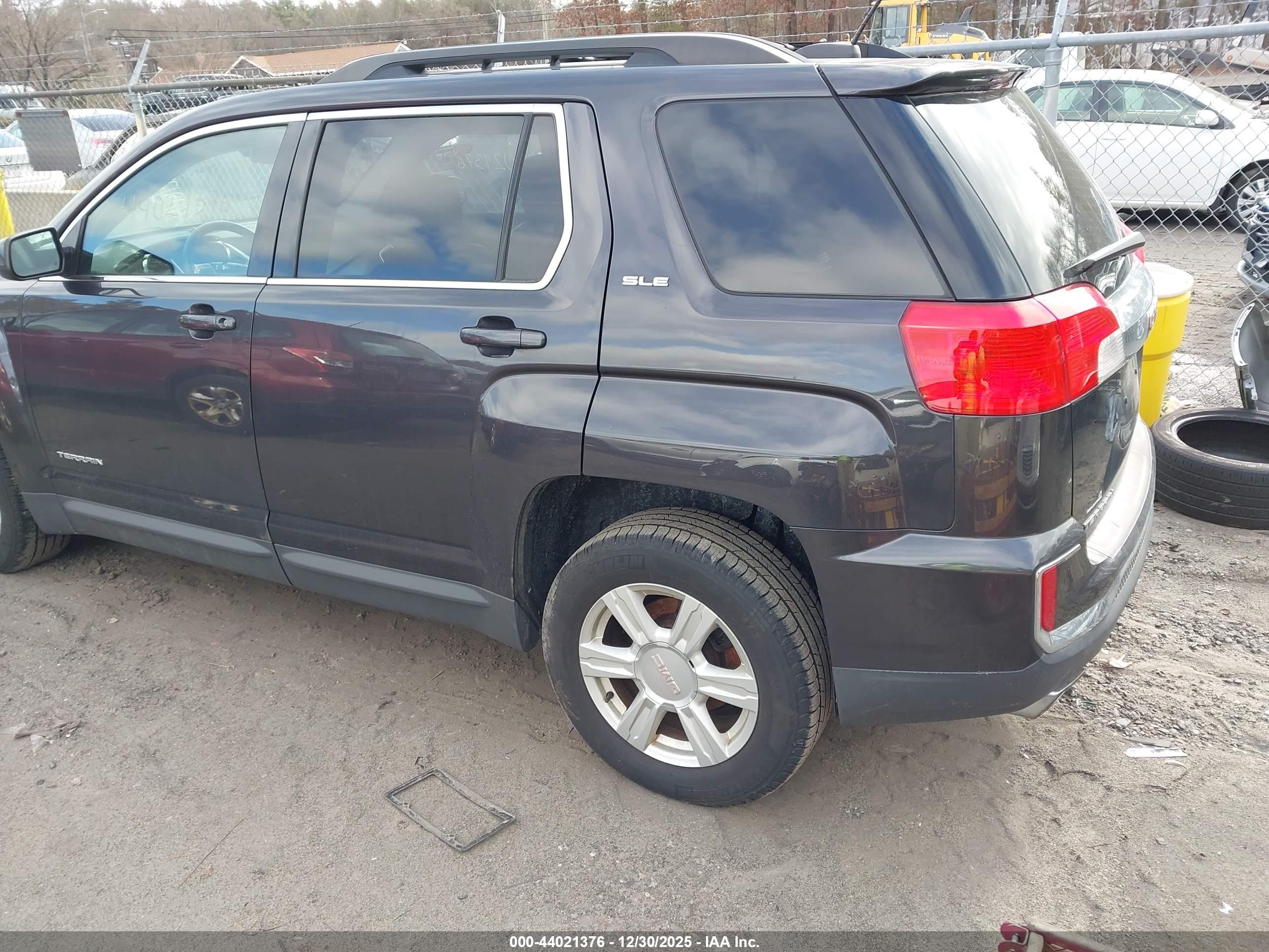 GMC TERRAIN image 3