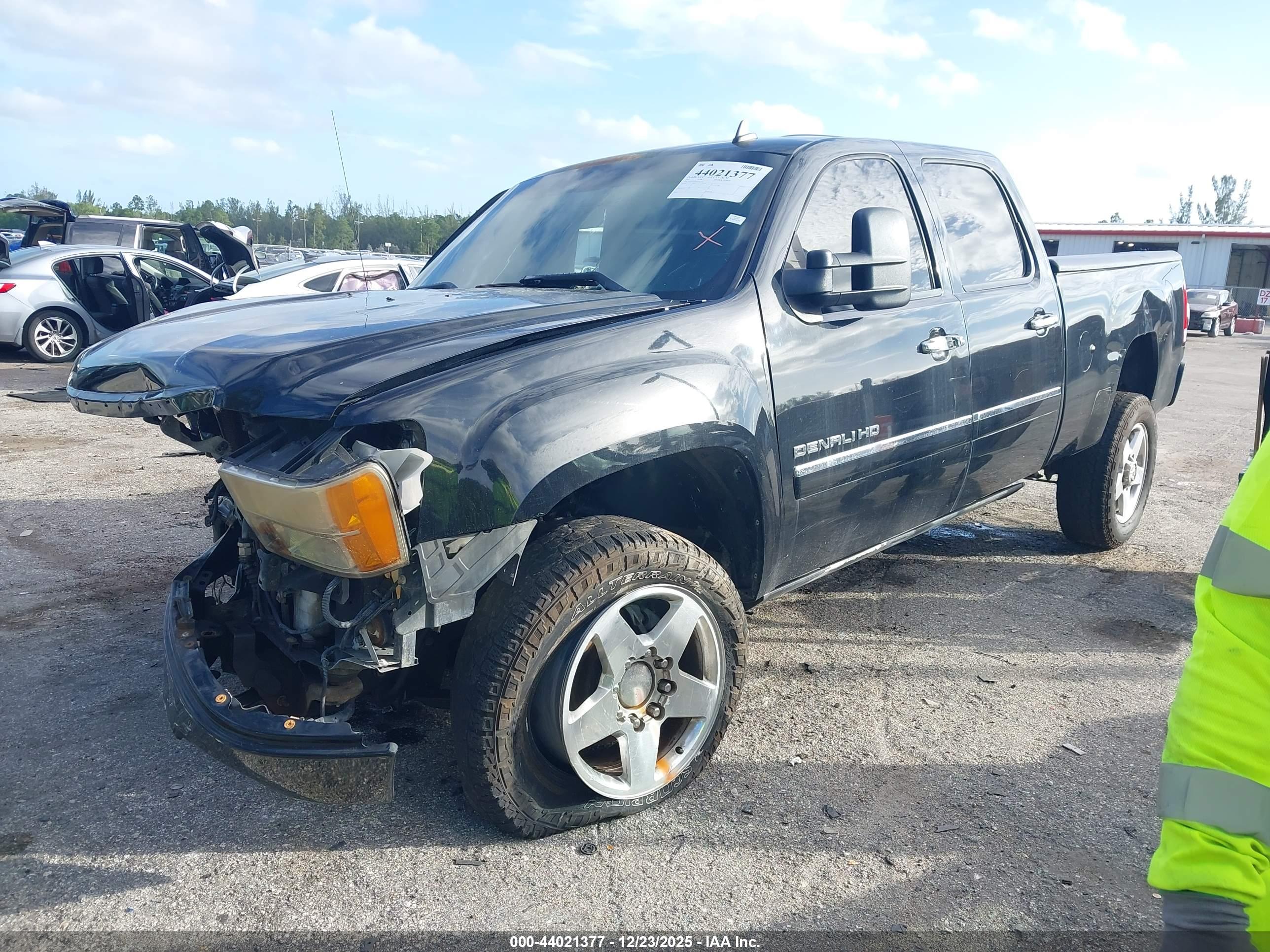 GMC SIERRA image 2