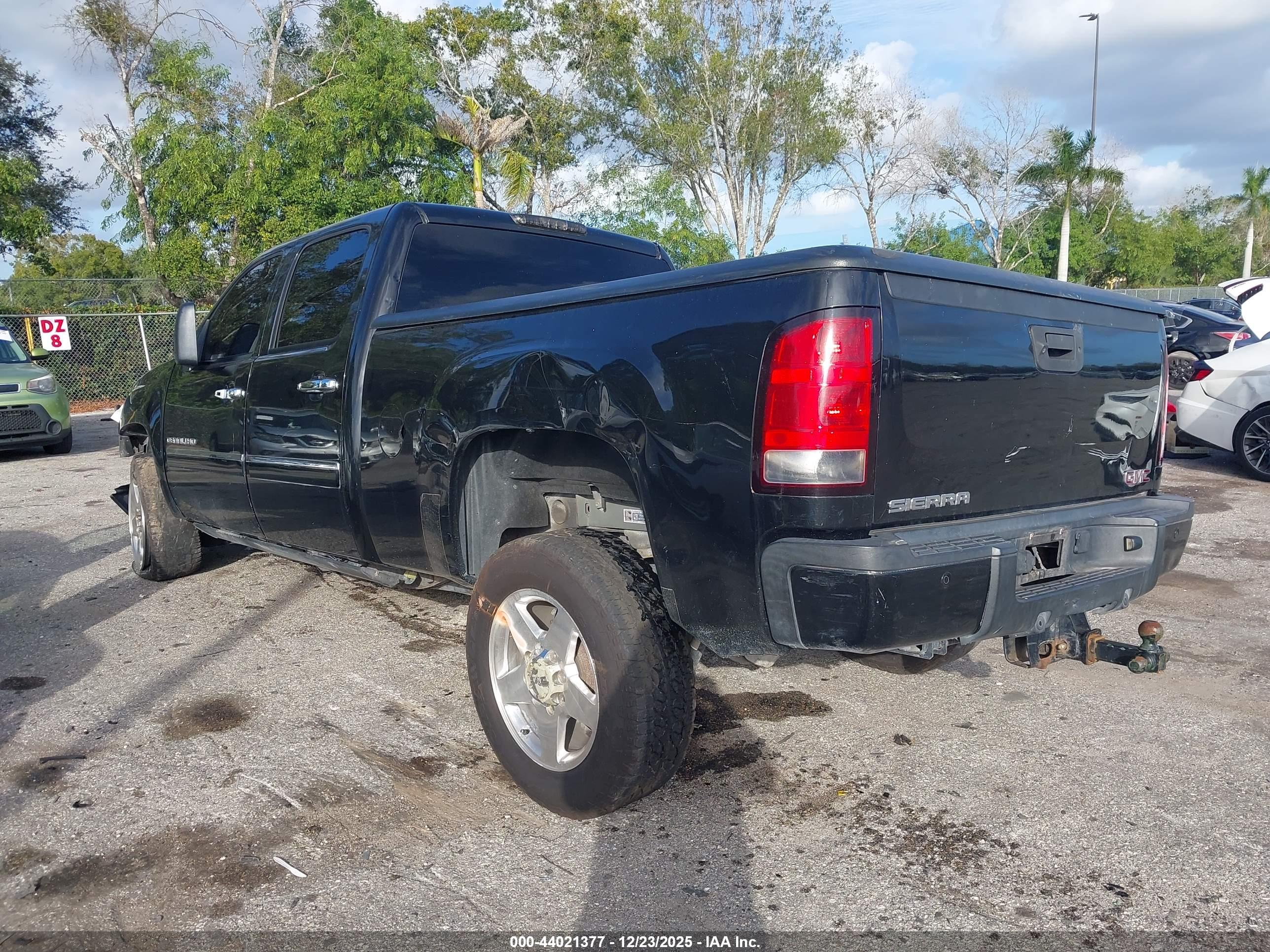 GMC SIERRA image 3