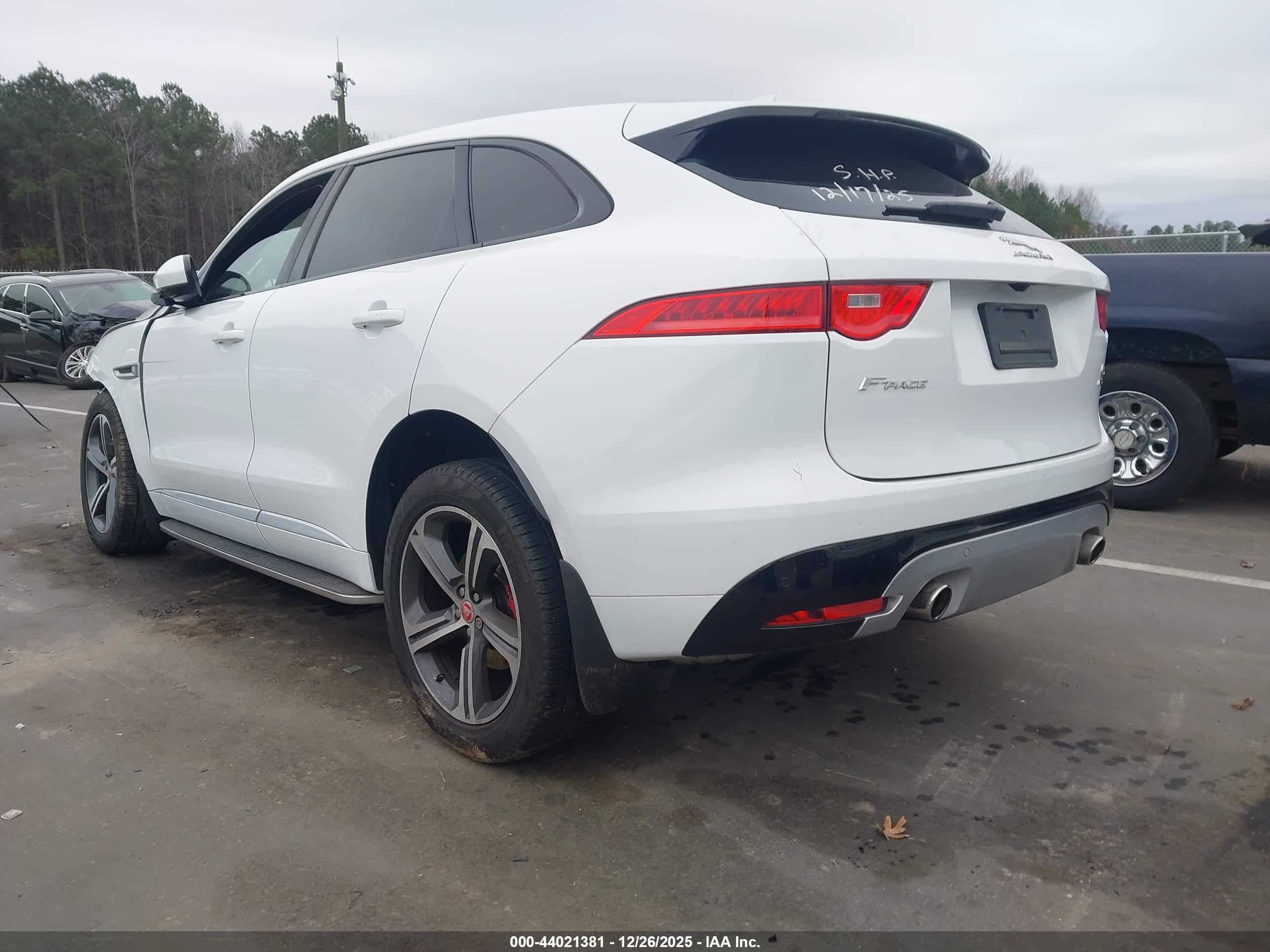 JAGUAR F-PACE image 3
