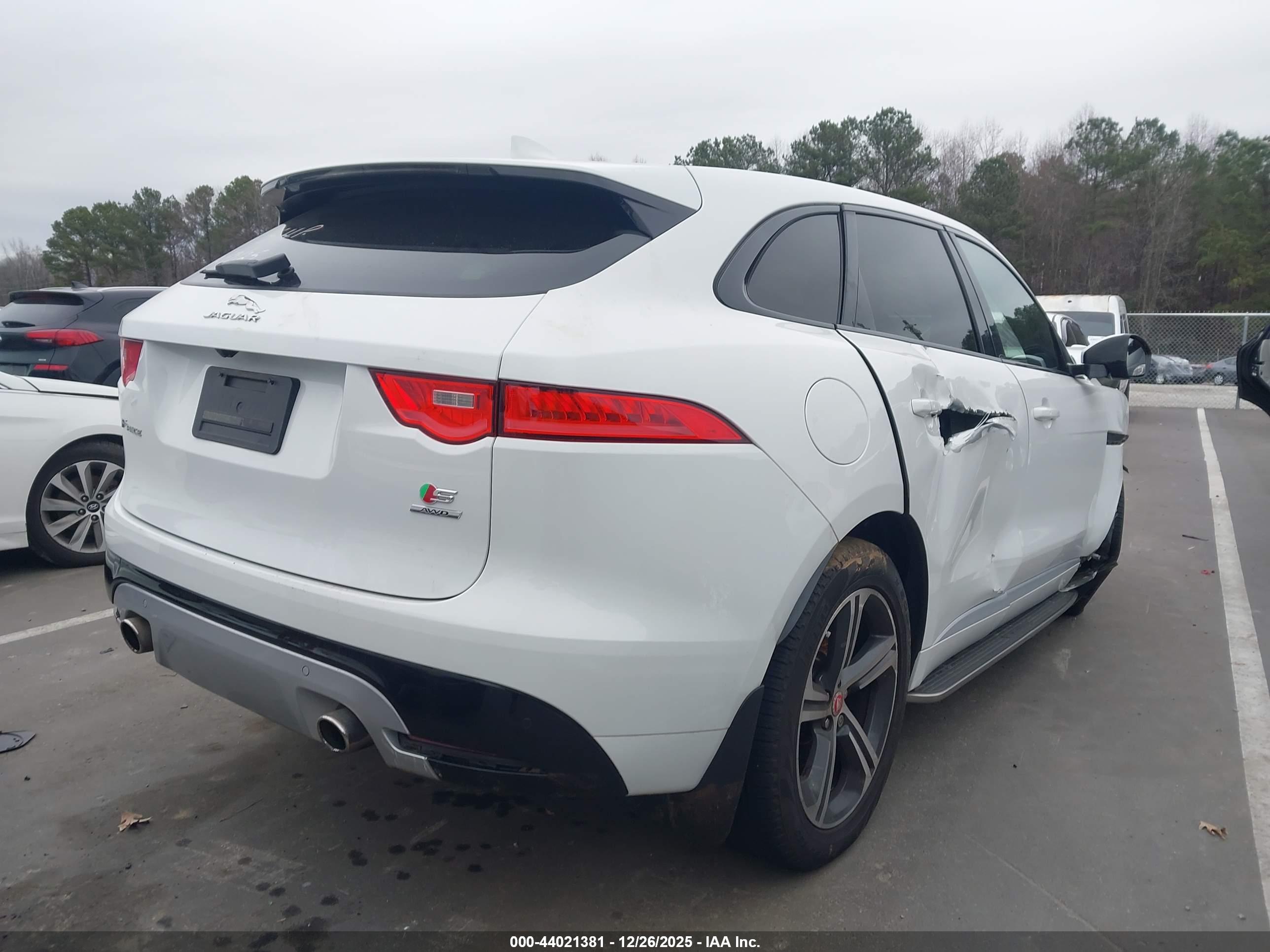 JAGUAR F-PACE image 4