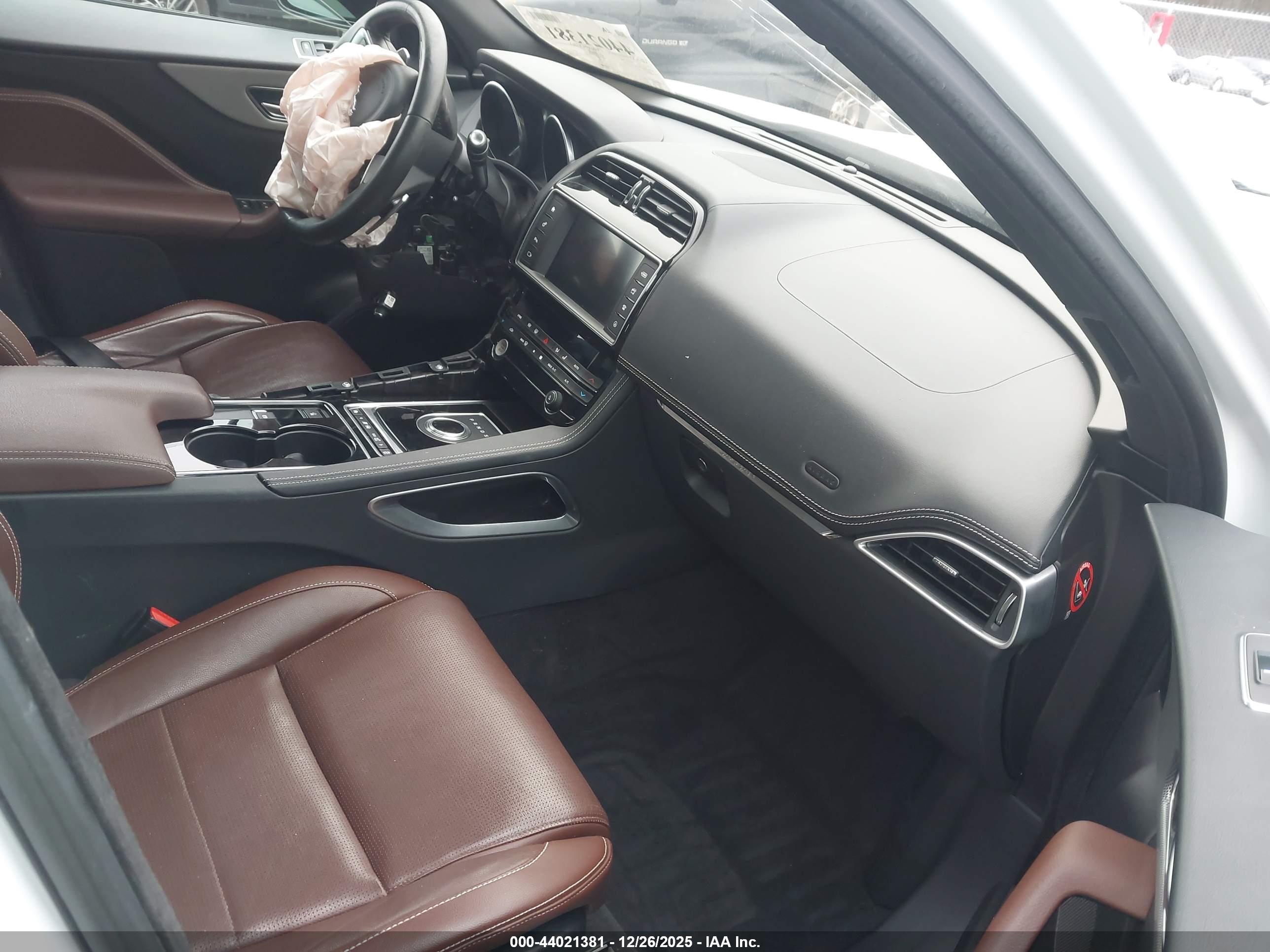 JAGUAR F-PACE image 5