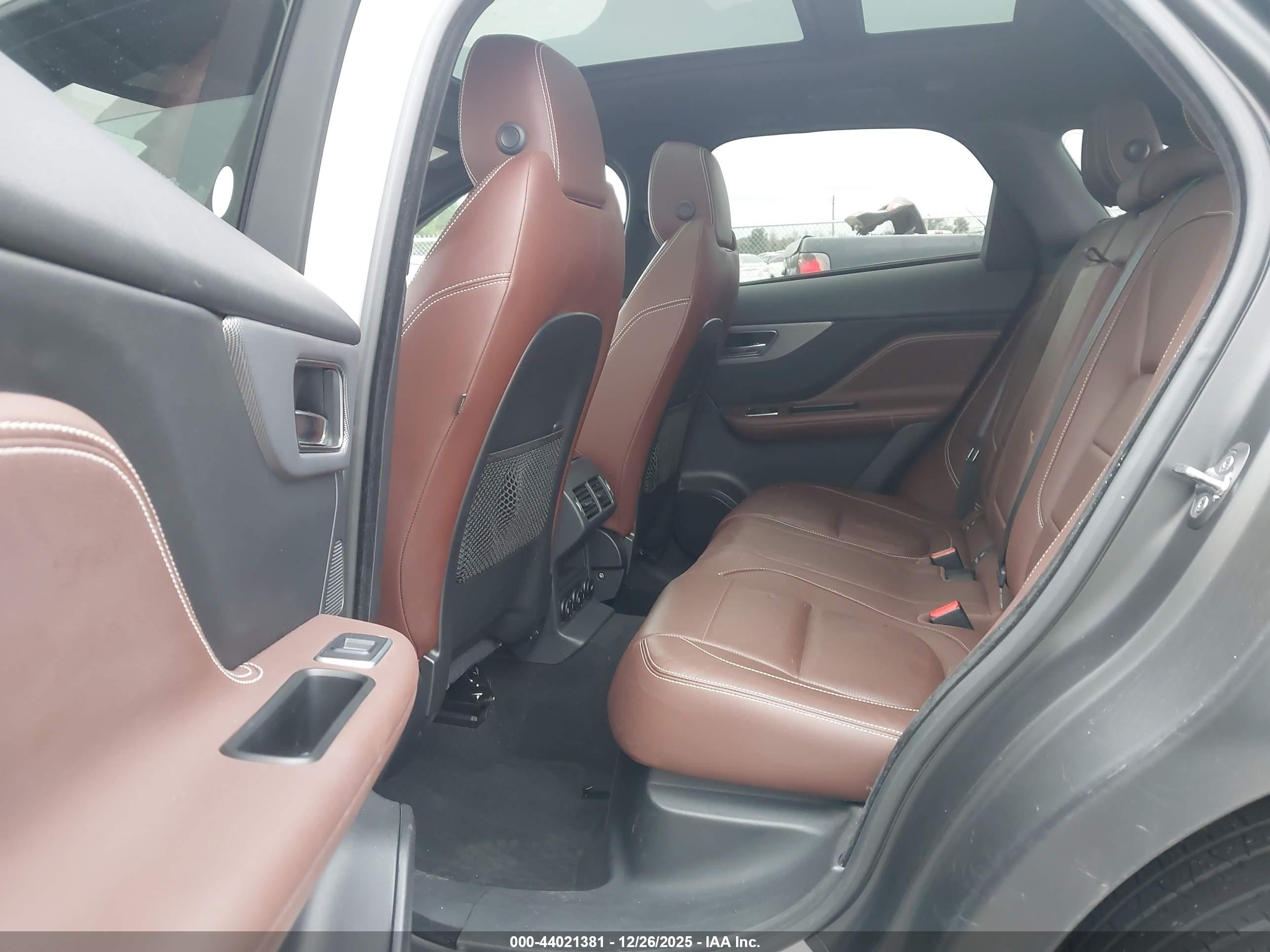 JAGUAR F-PACE image 8