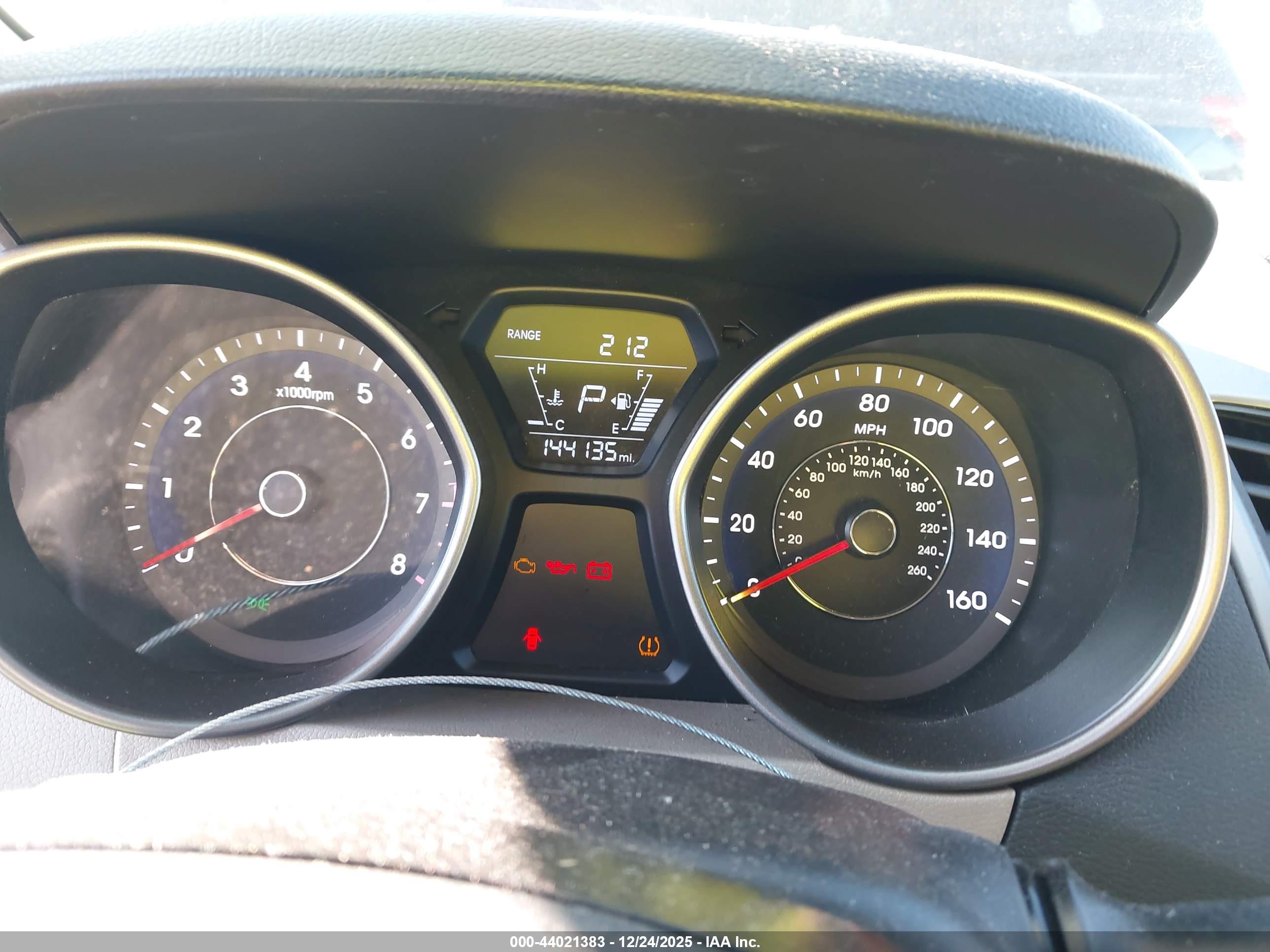 HYUNDAI ELANTRA image 7