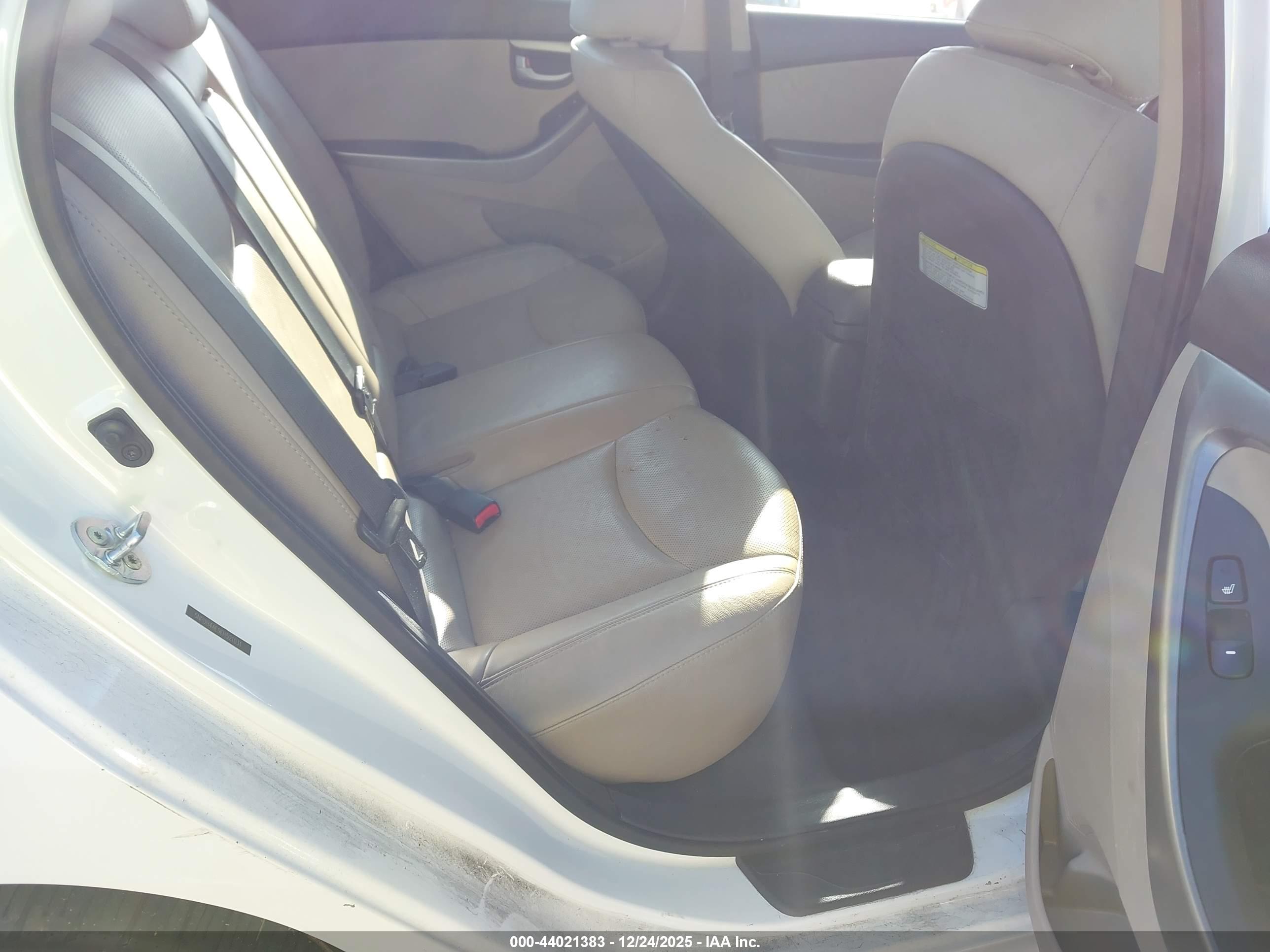 HYUNDAI ELANTRA image 8
