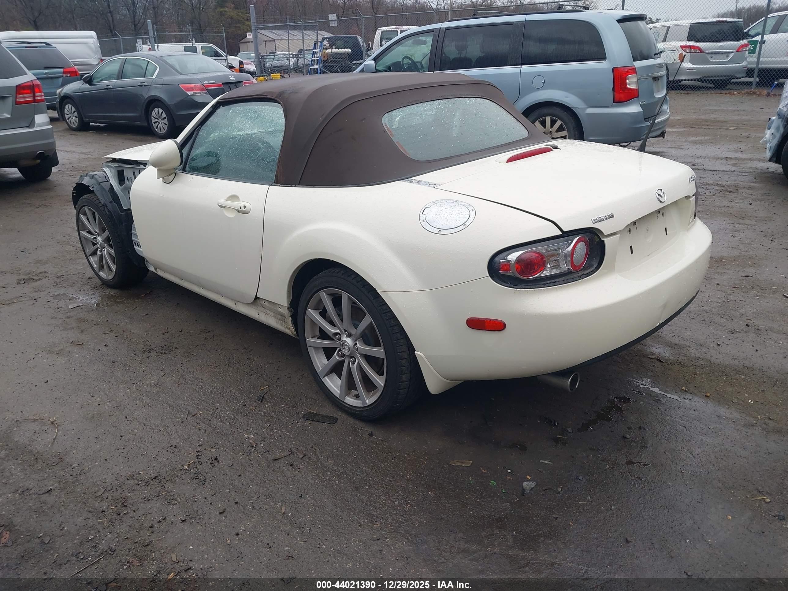MAZDA MX-5 image 3