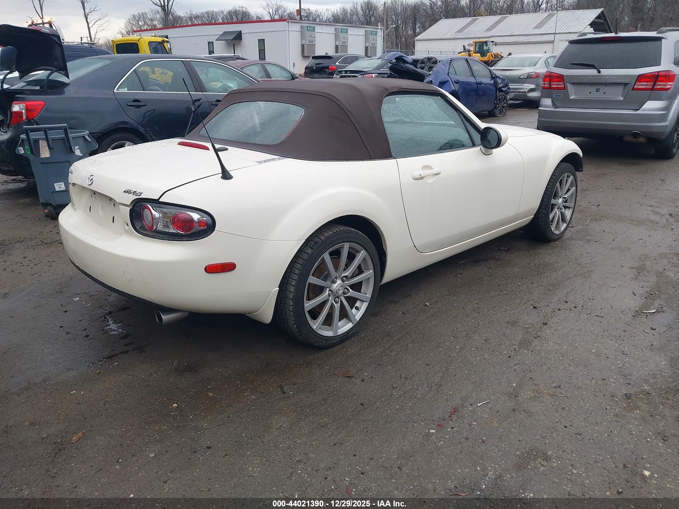 MAZDA MX-5 image 4