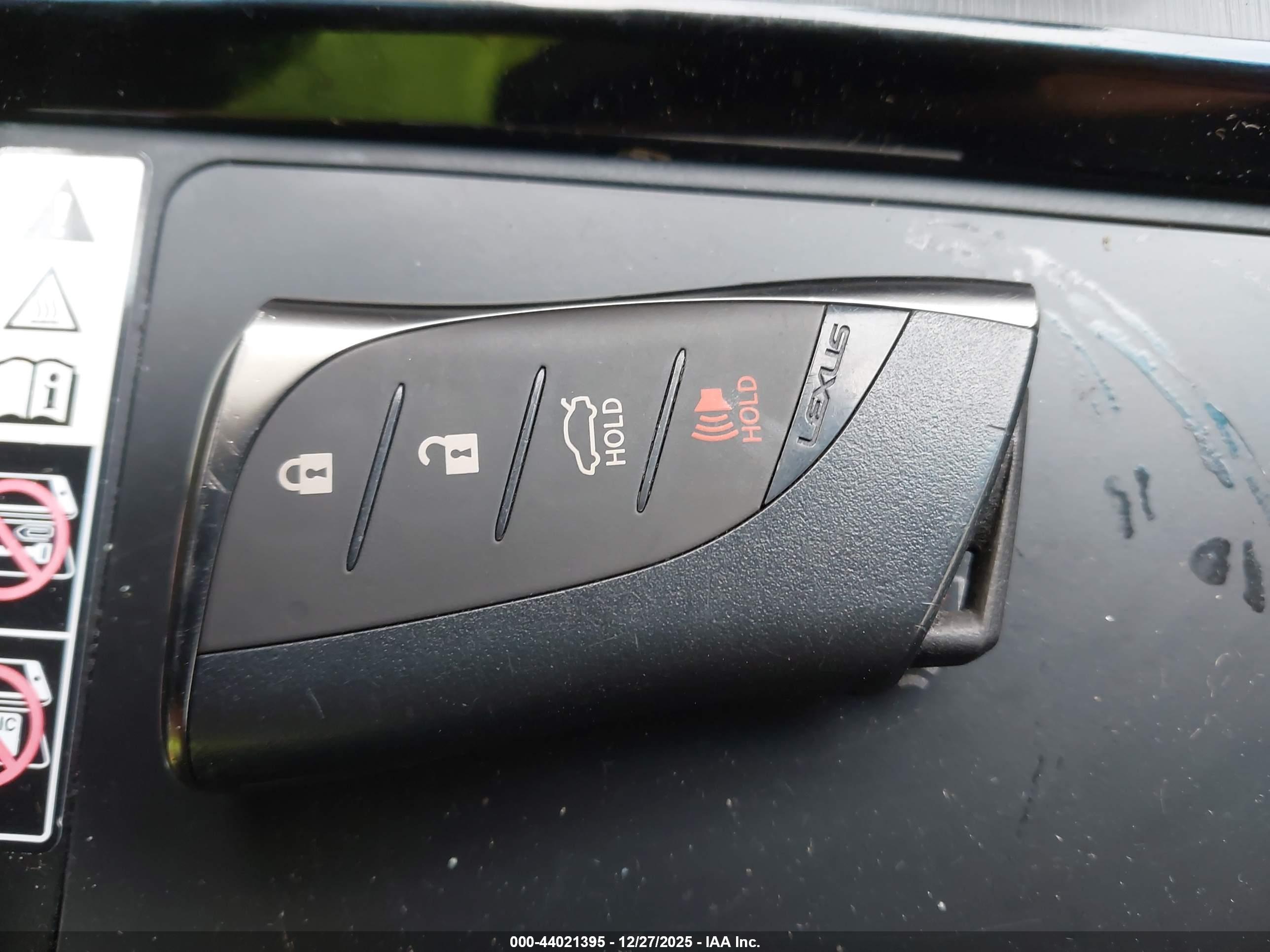 LEXUS ES image 11