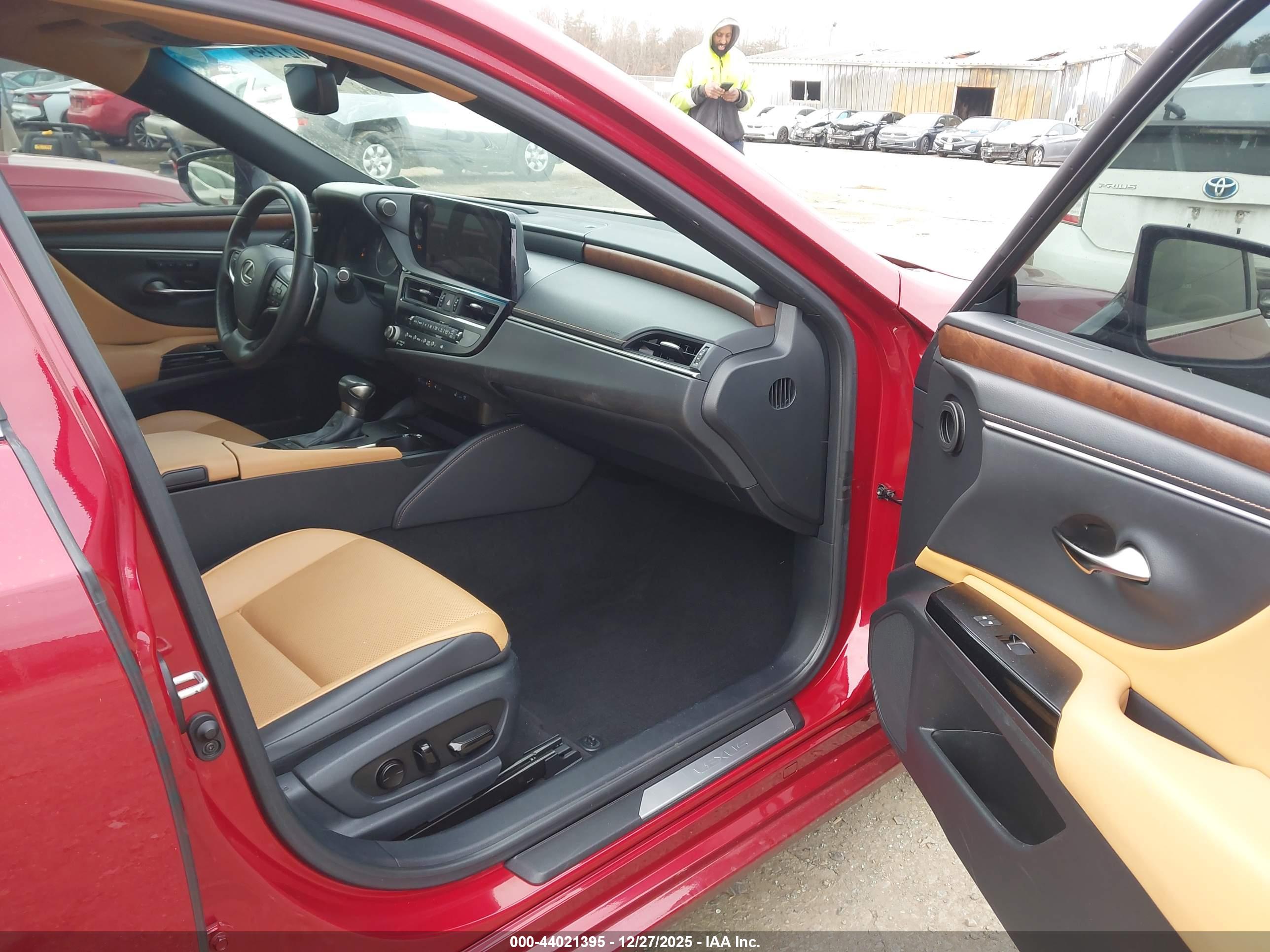 LEXUS ES image 5