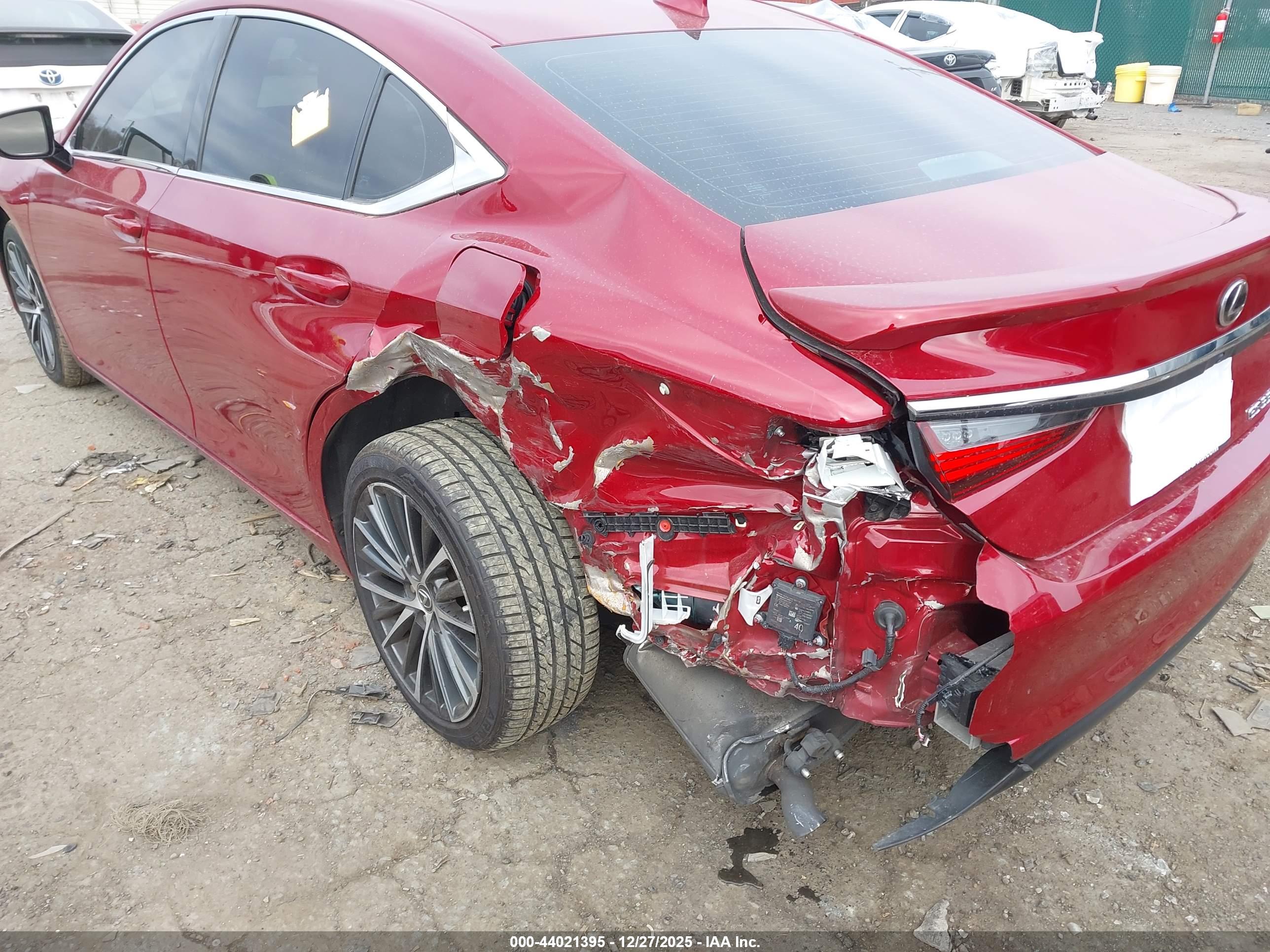 LEXUS ES image 6