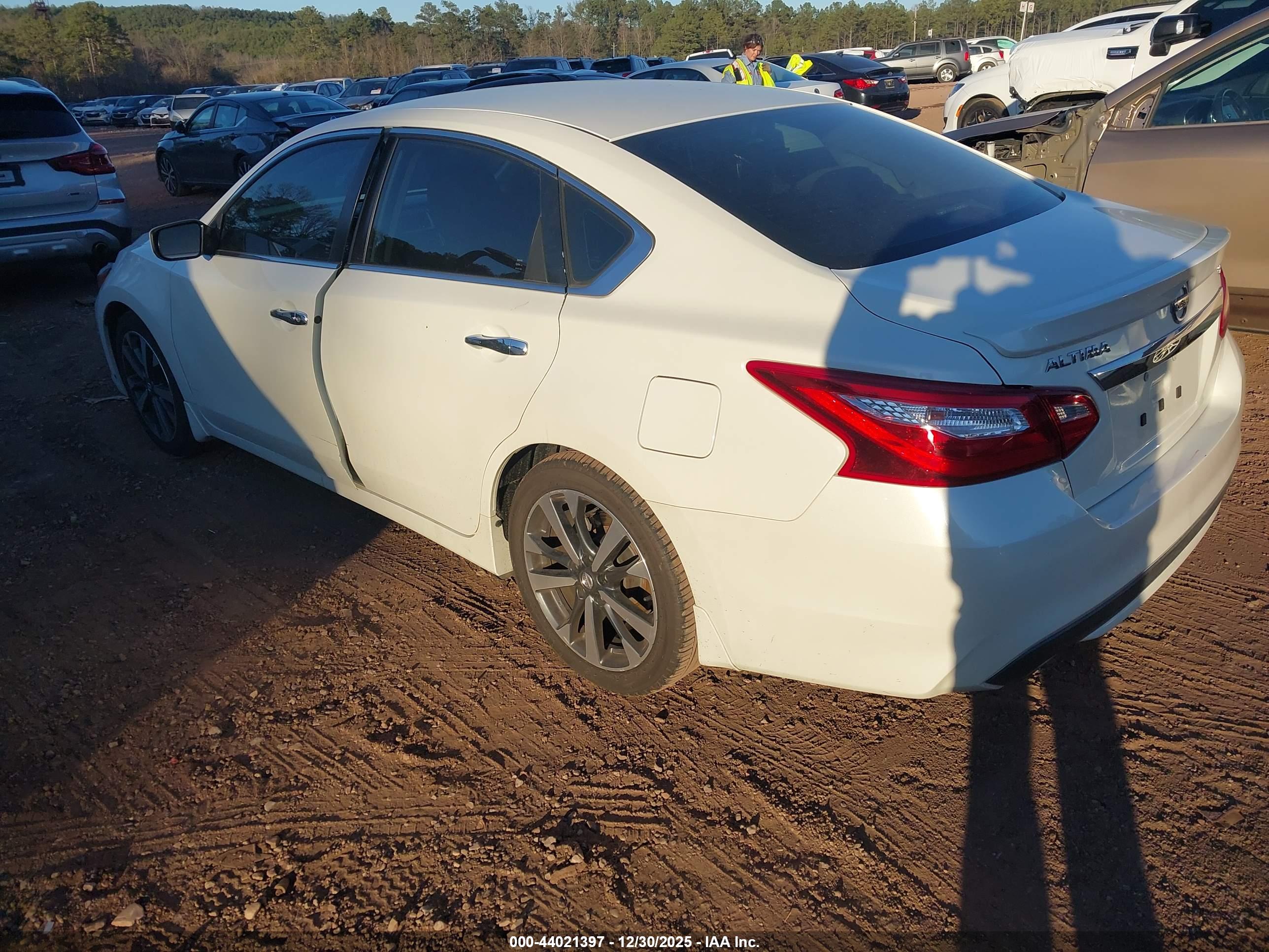 NISSAN ALTIMA image 3