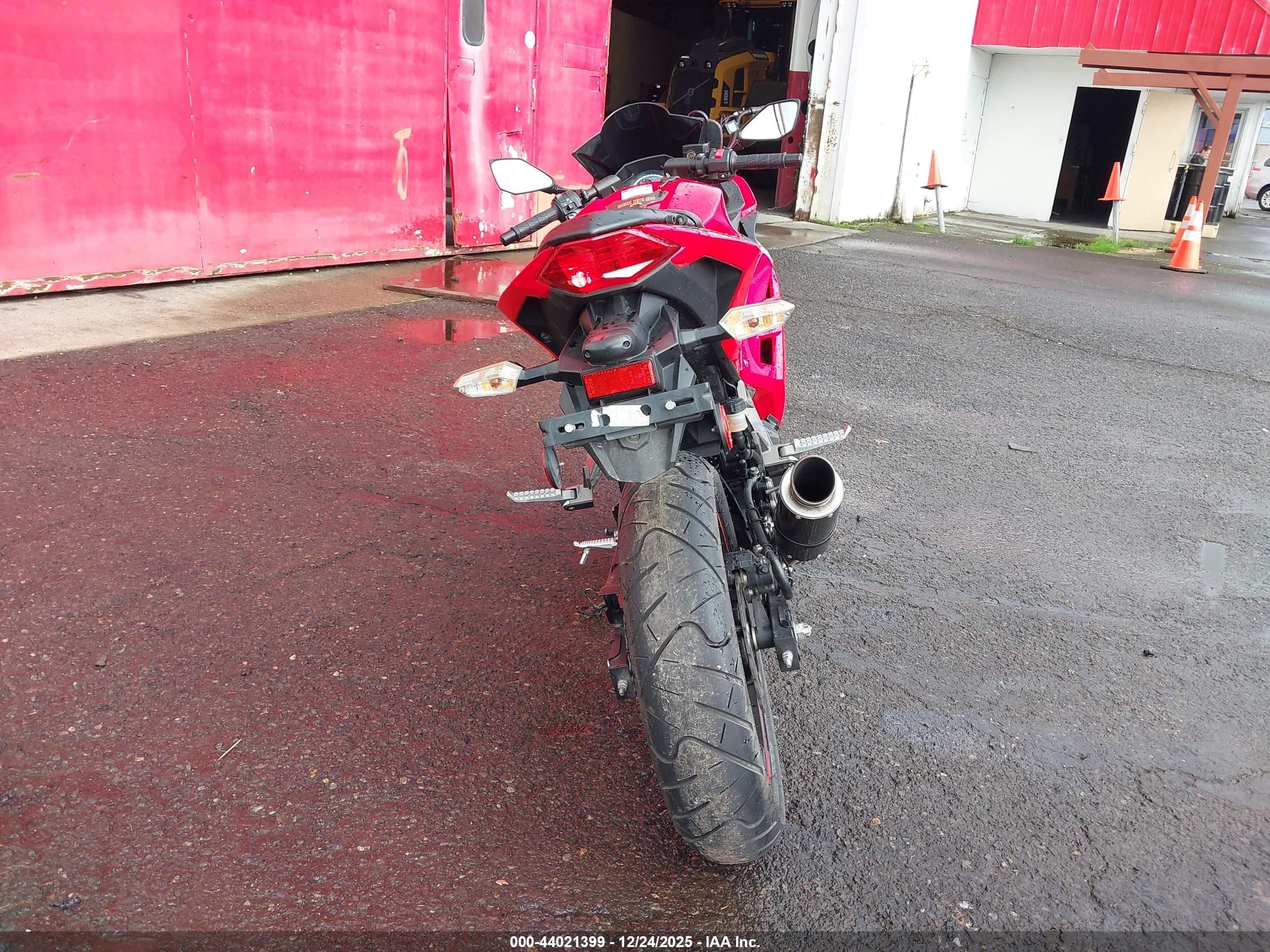 KAWASAKI EX300 image 6