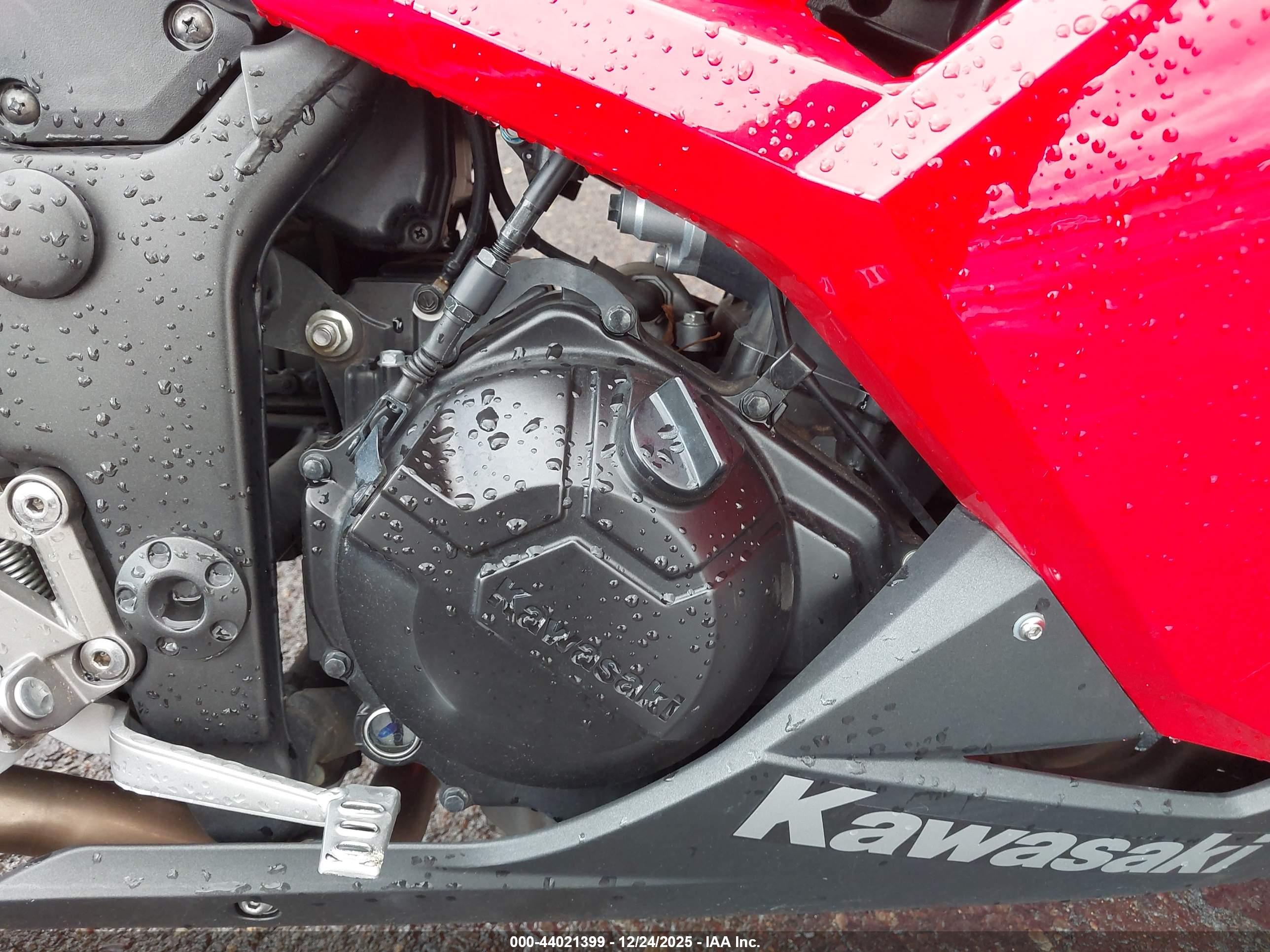 KAWASAKI EX300 image 8