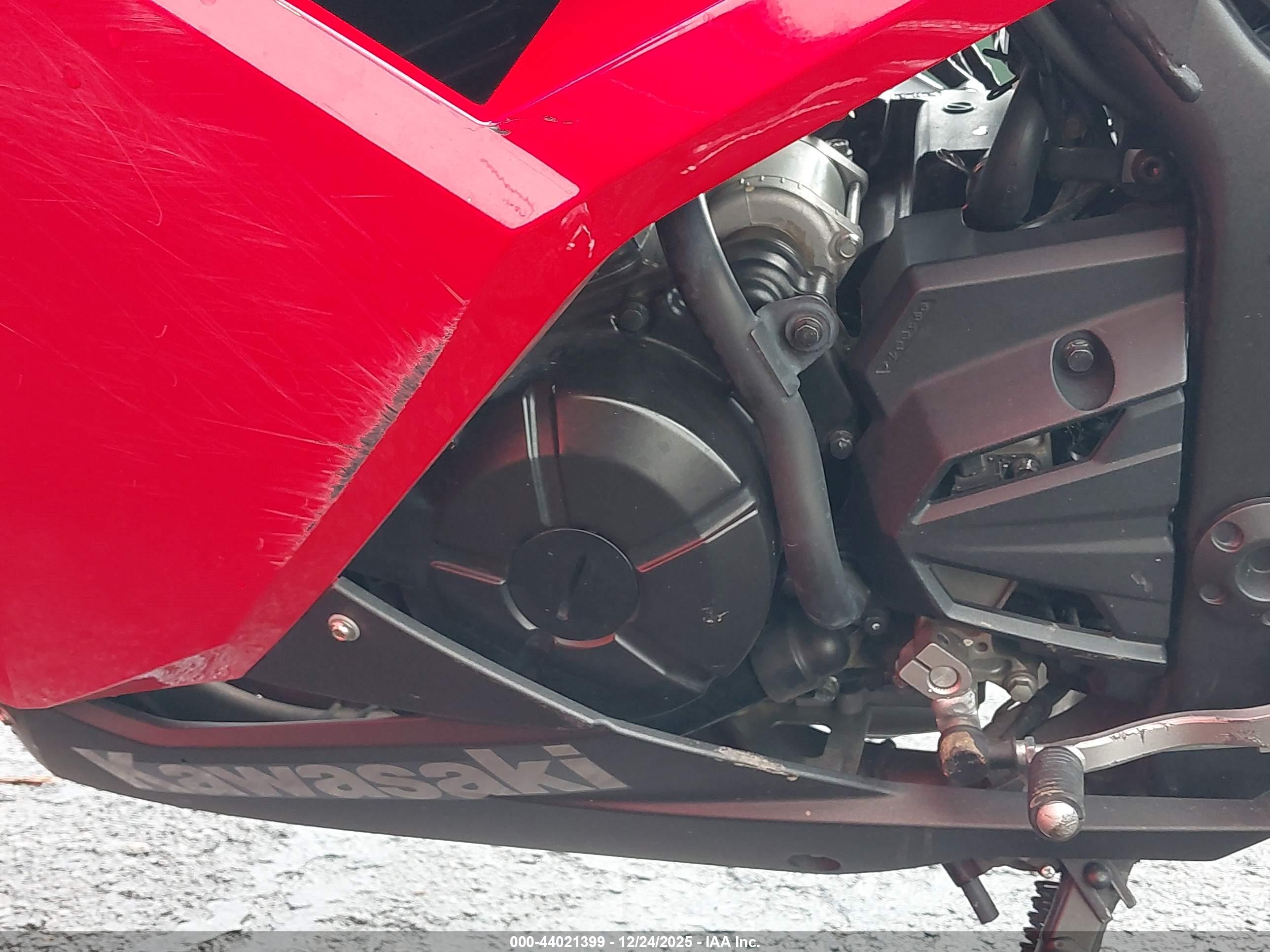 KAWASAKI EX300 image 9