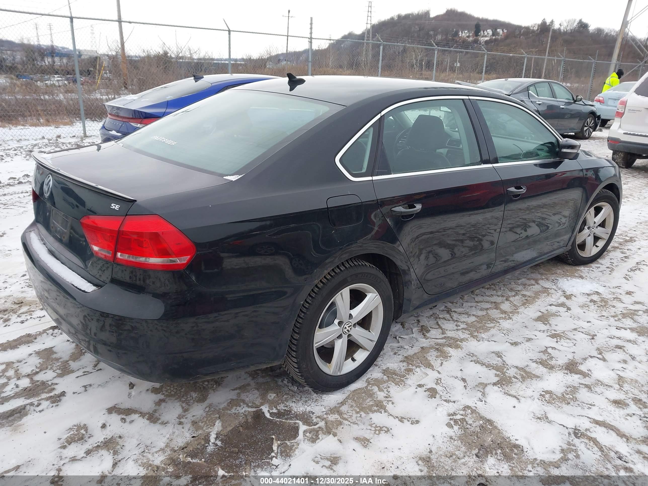VOLKSWAGEN PASSAT image 4