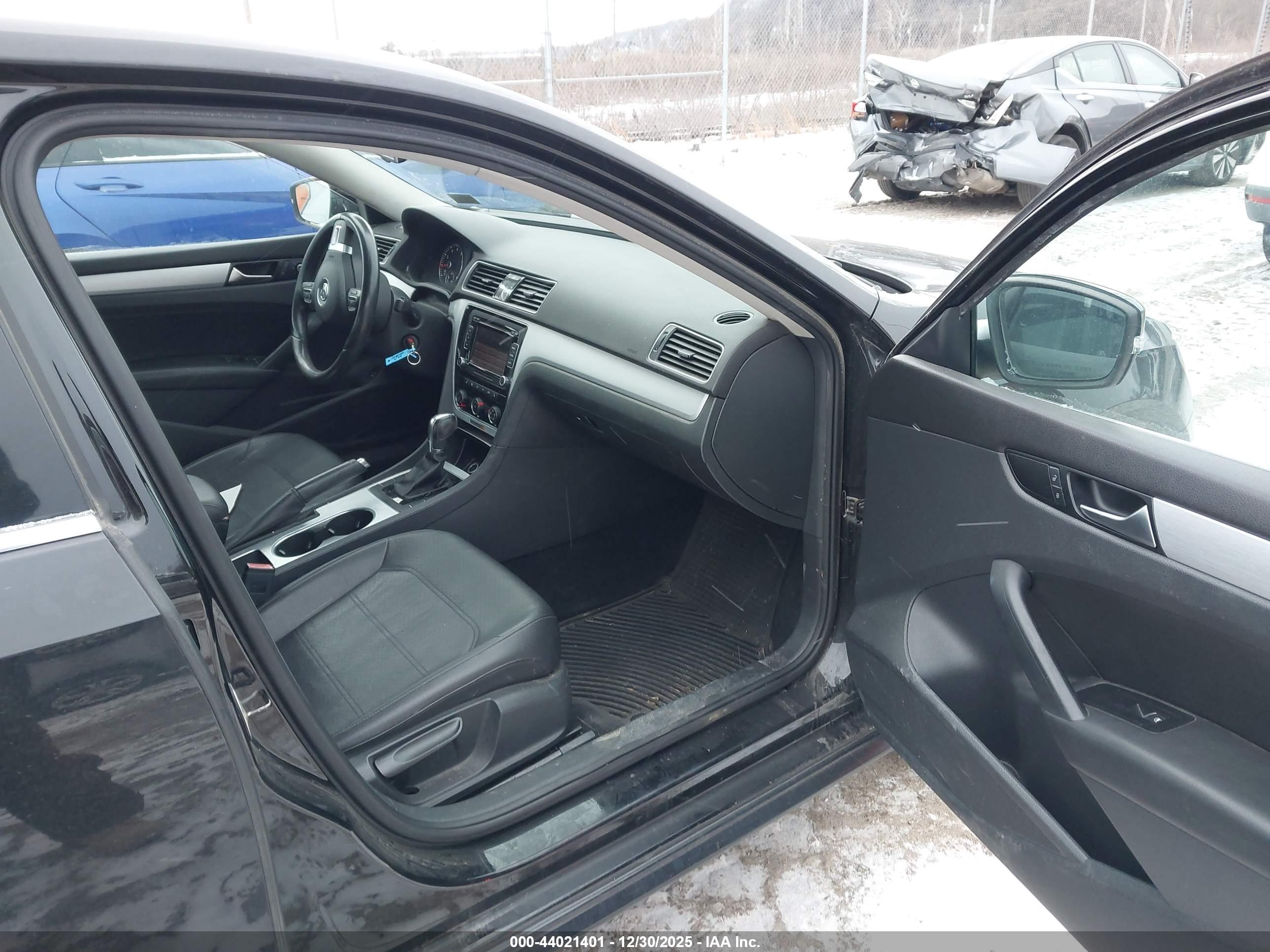VOLKSWAGEN PASSAT image 5
