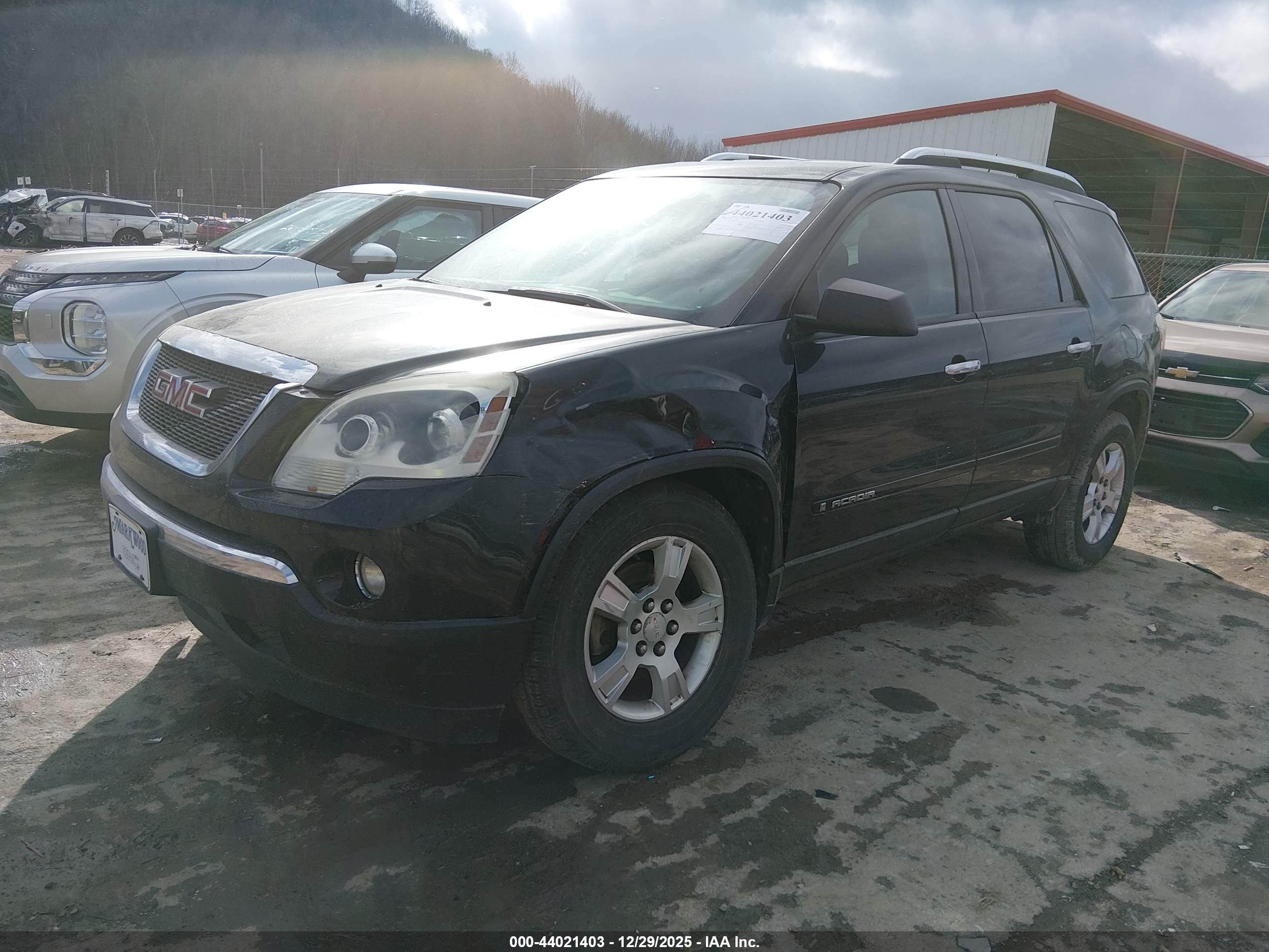 GMC ACADIA image 2