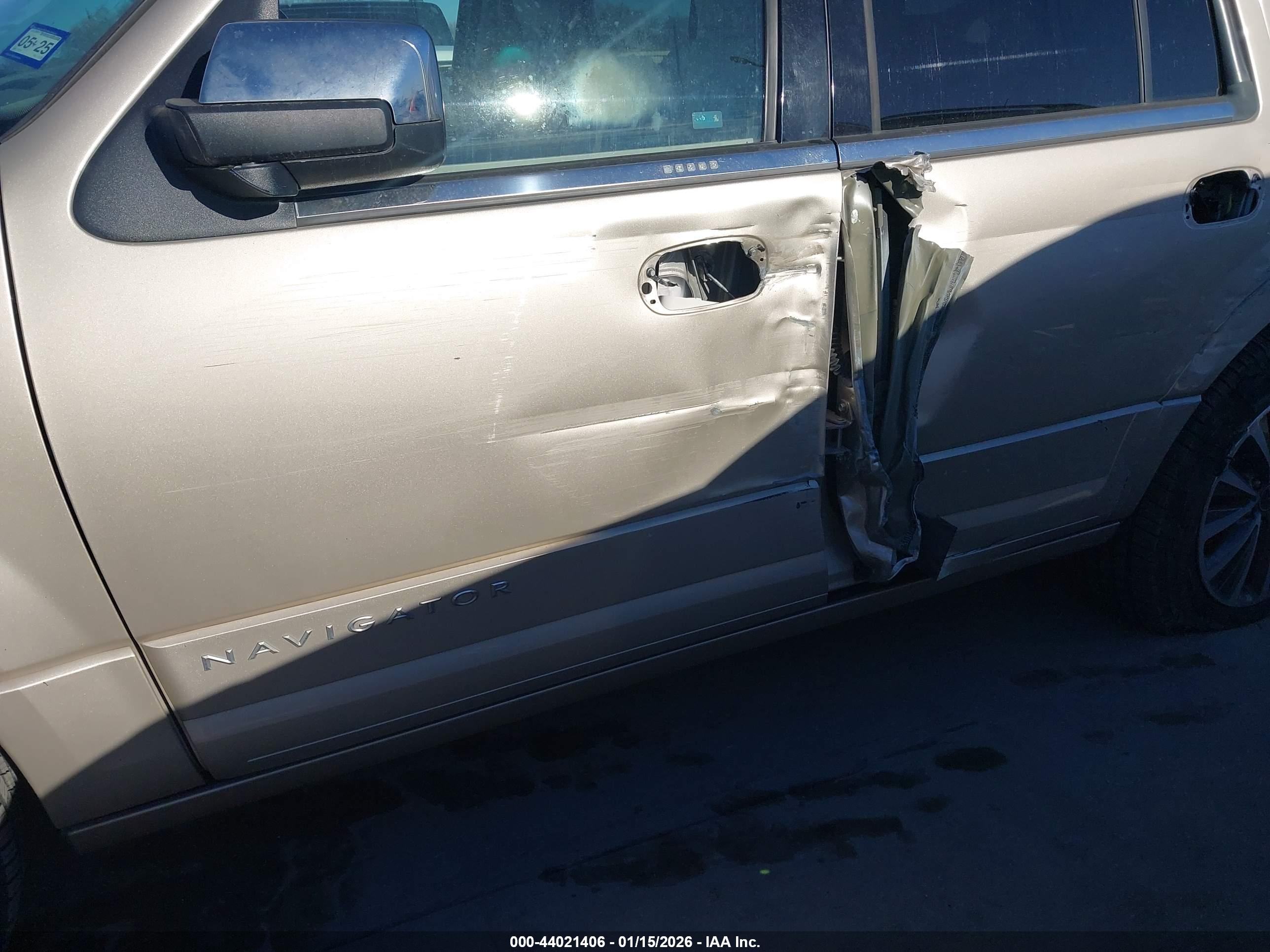 LINCOLN NAVIGATOR image 6