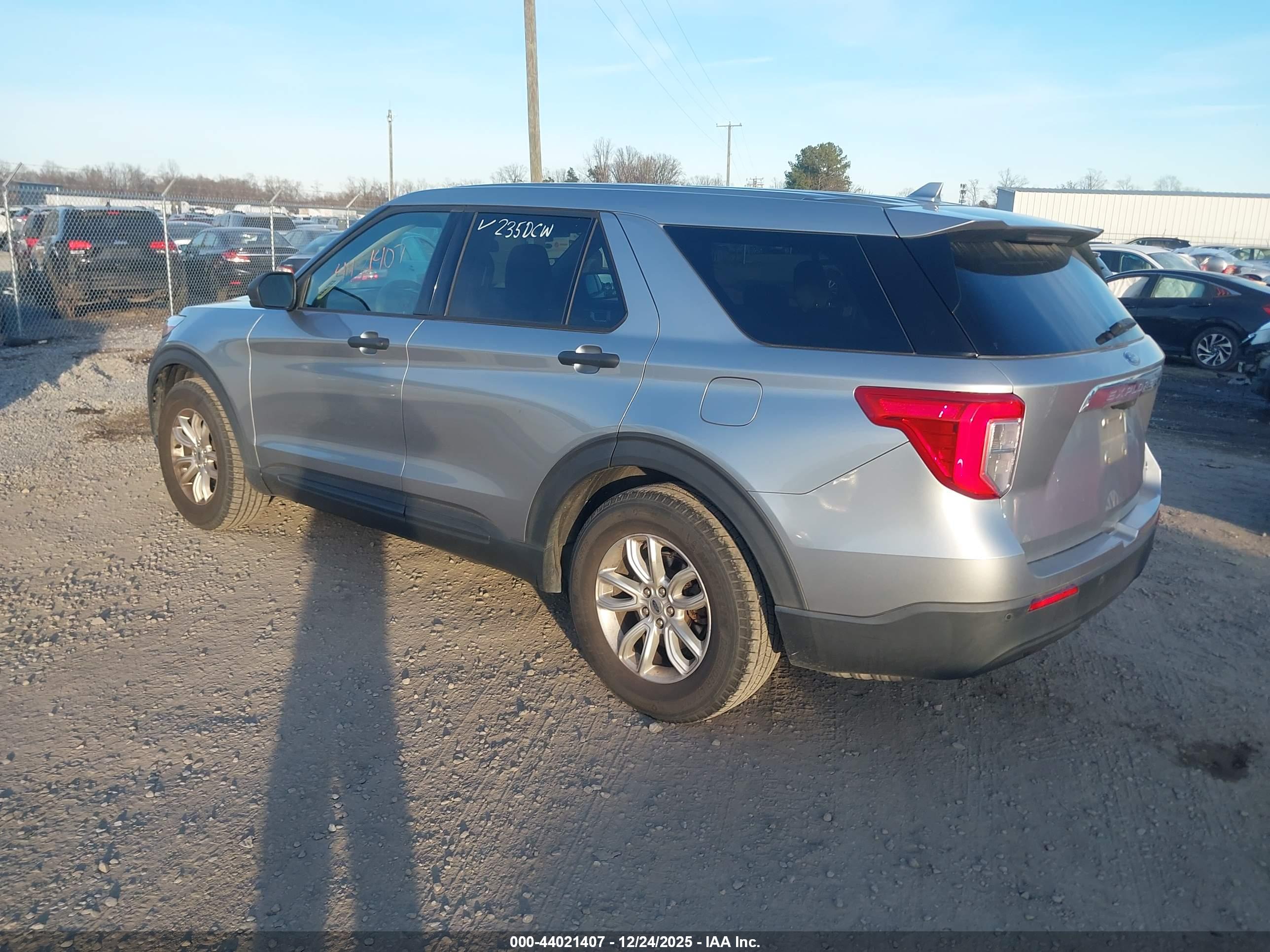 FORD EXPLORER image 3