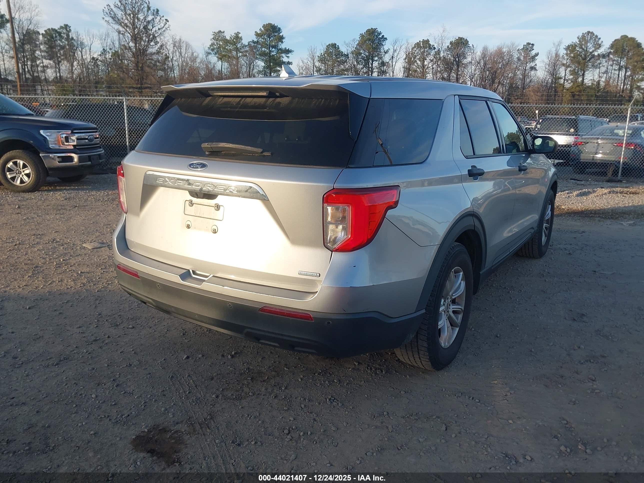 FORD EXPLORER image 4