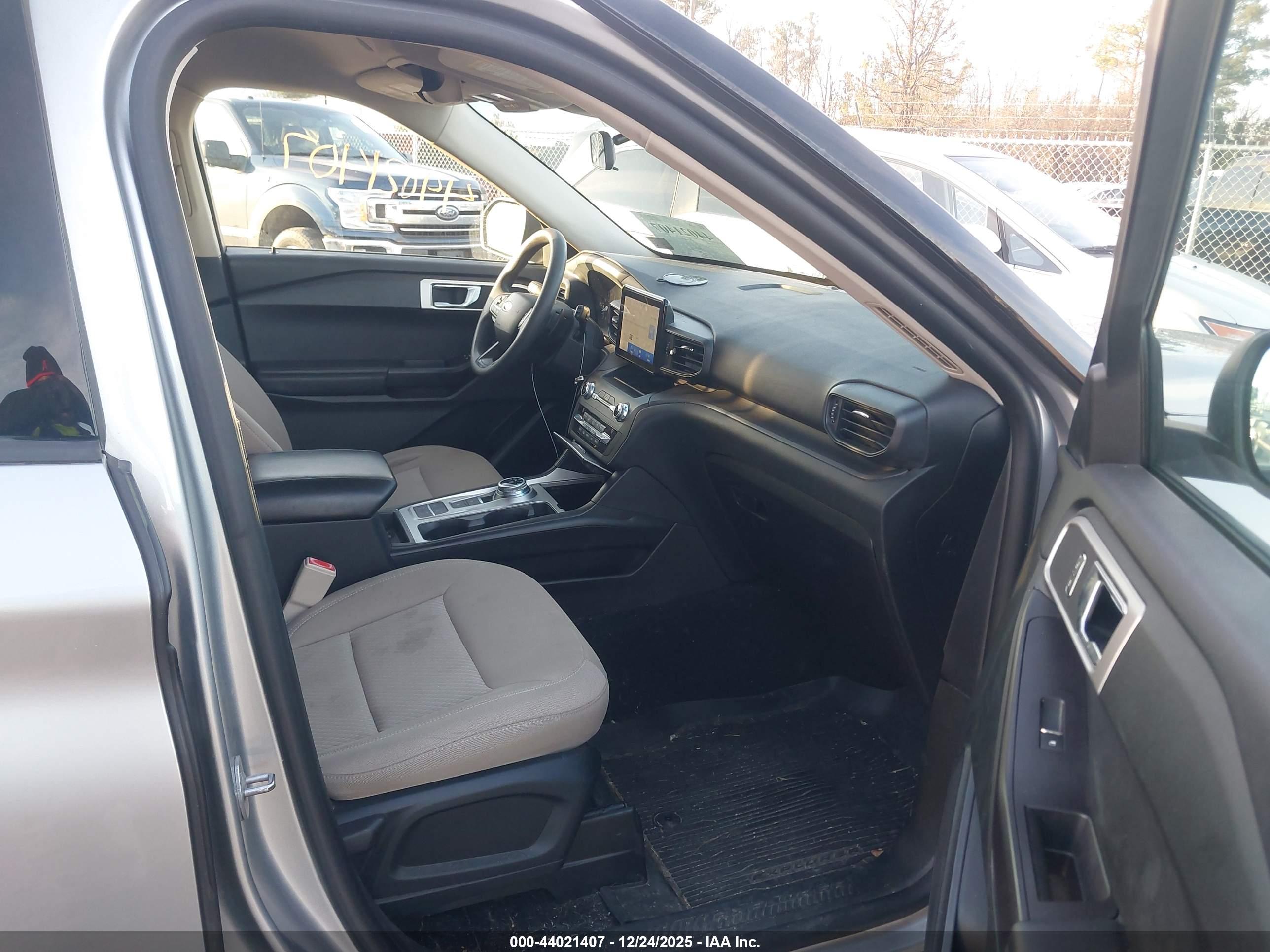 FORD EXPLORER image 5