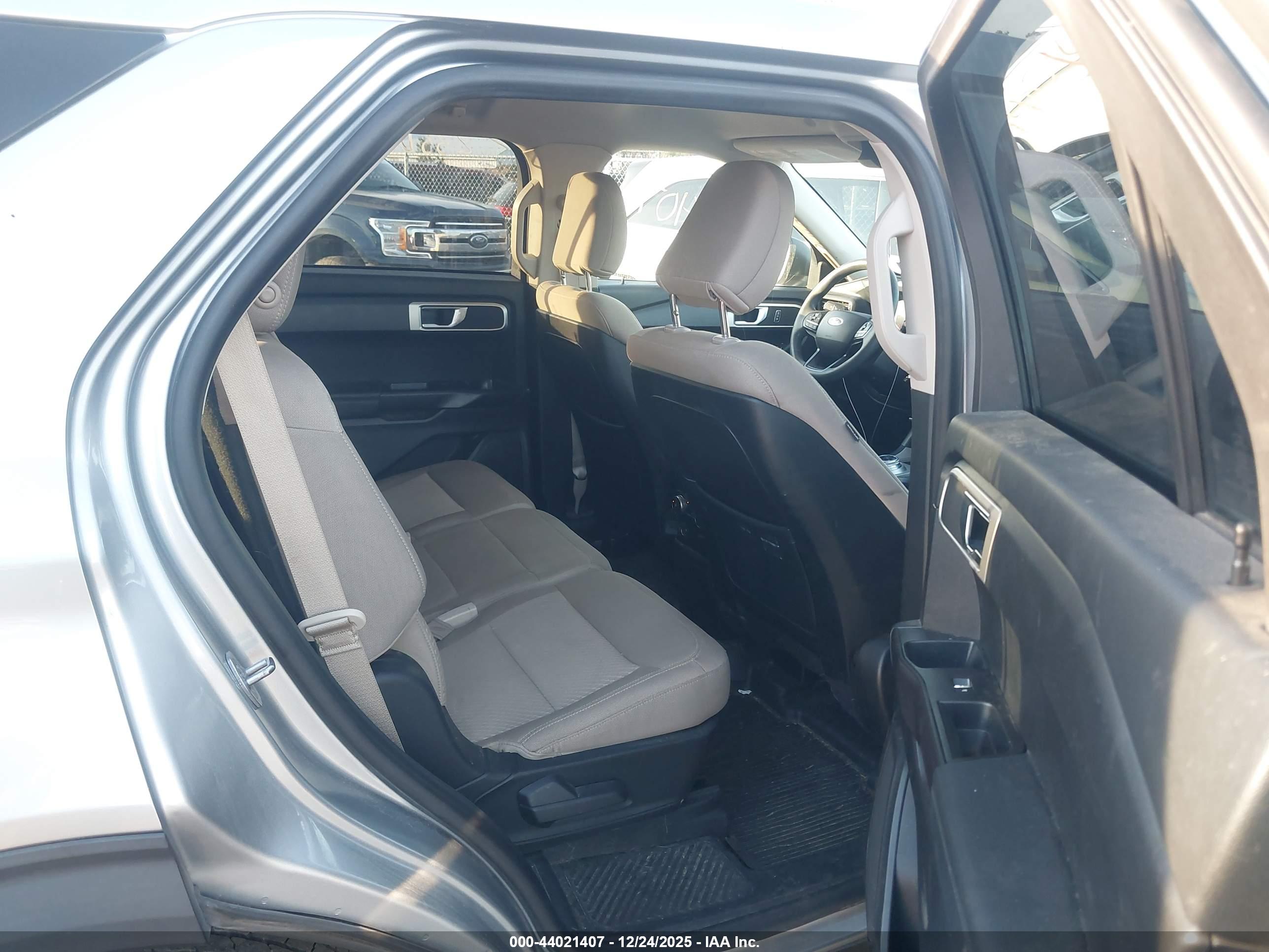 FORD EXPLORER image 8