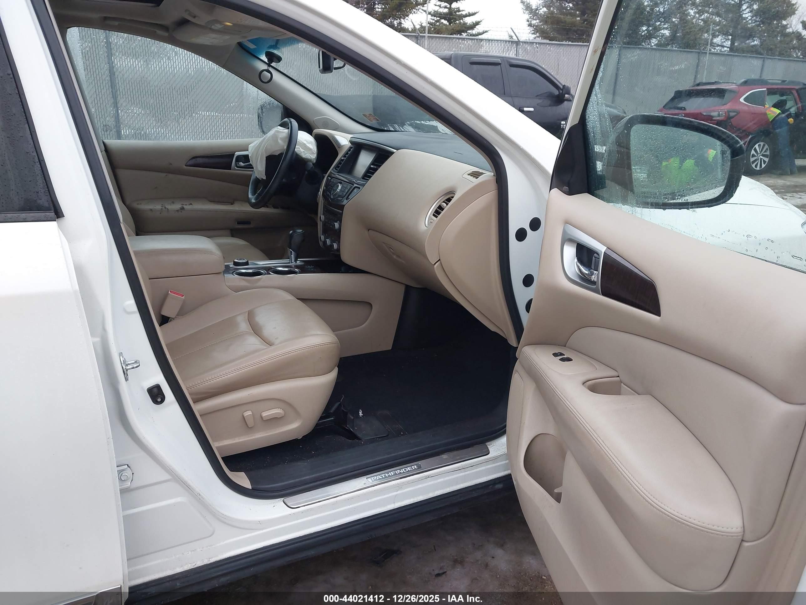 NISSAN PATHFINDER image 5