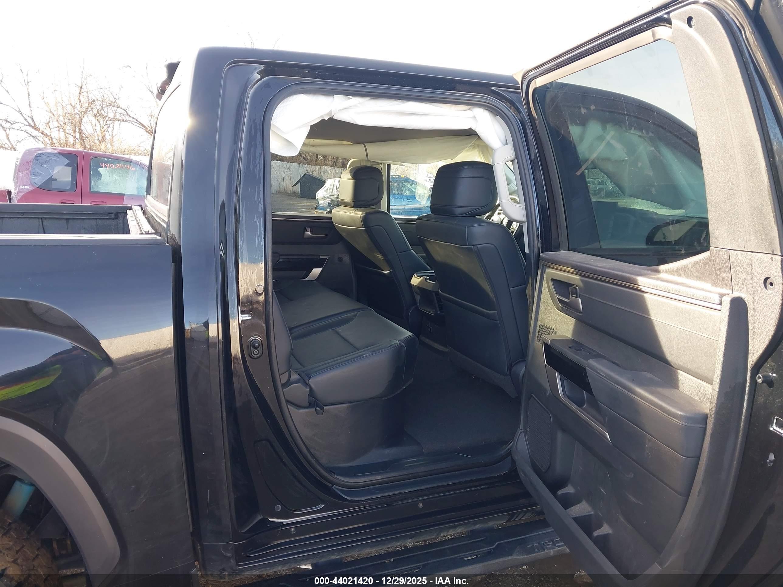 TOYOTA TUNDRA image 8