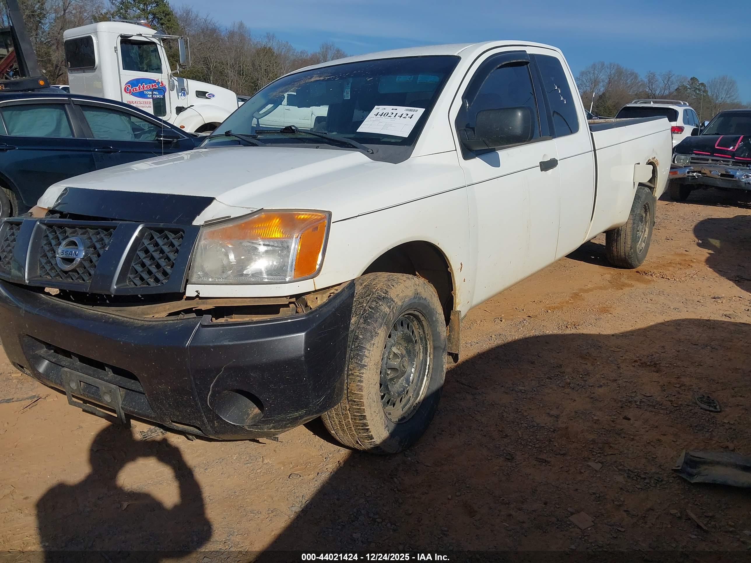 NISSAN TITAN image 2