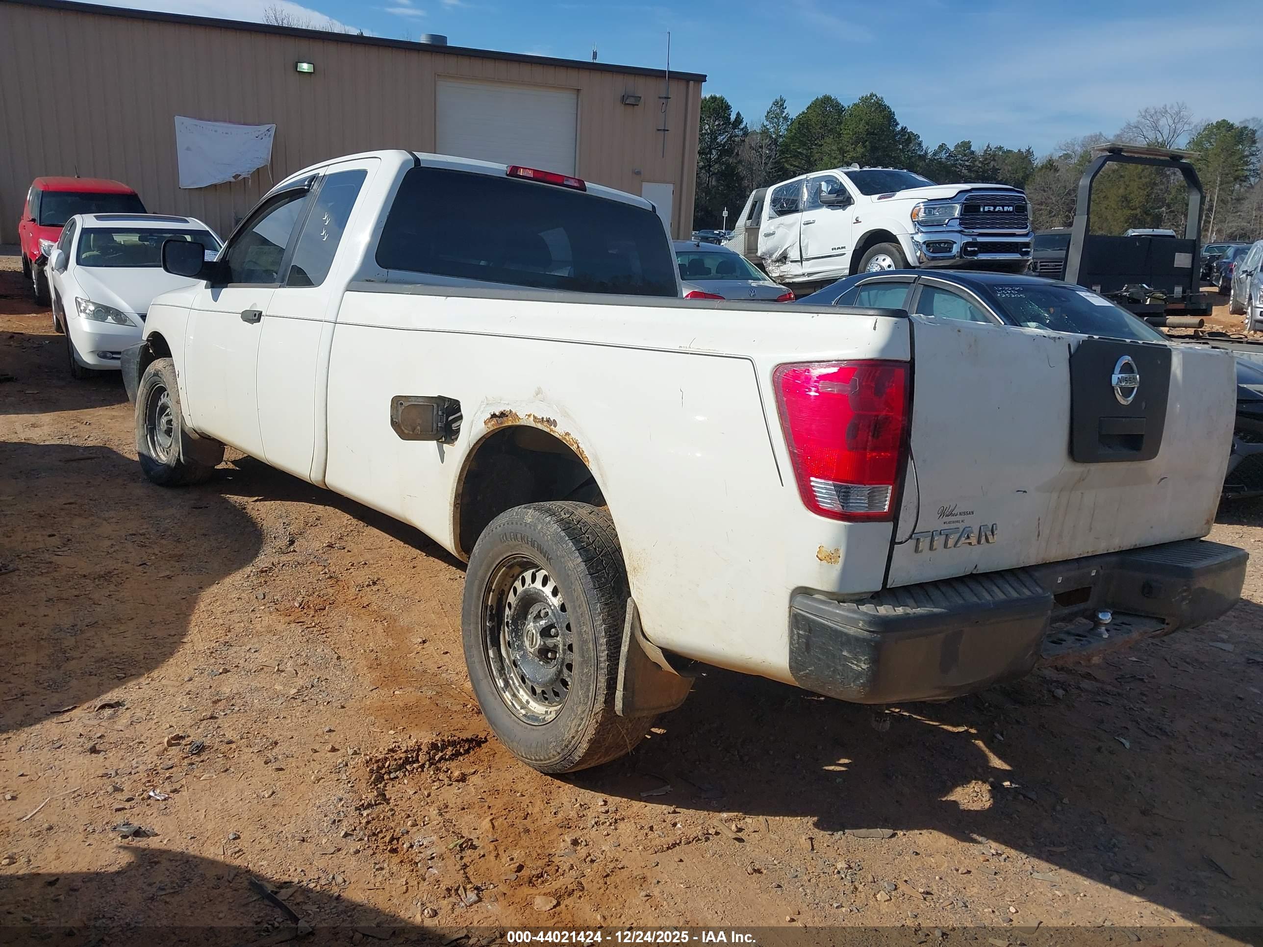 NISSAN TITAN image 3
