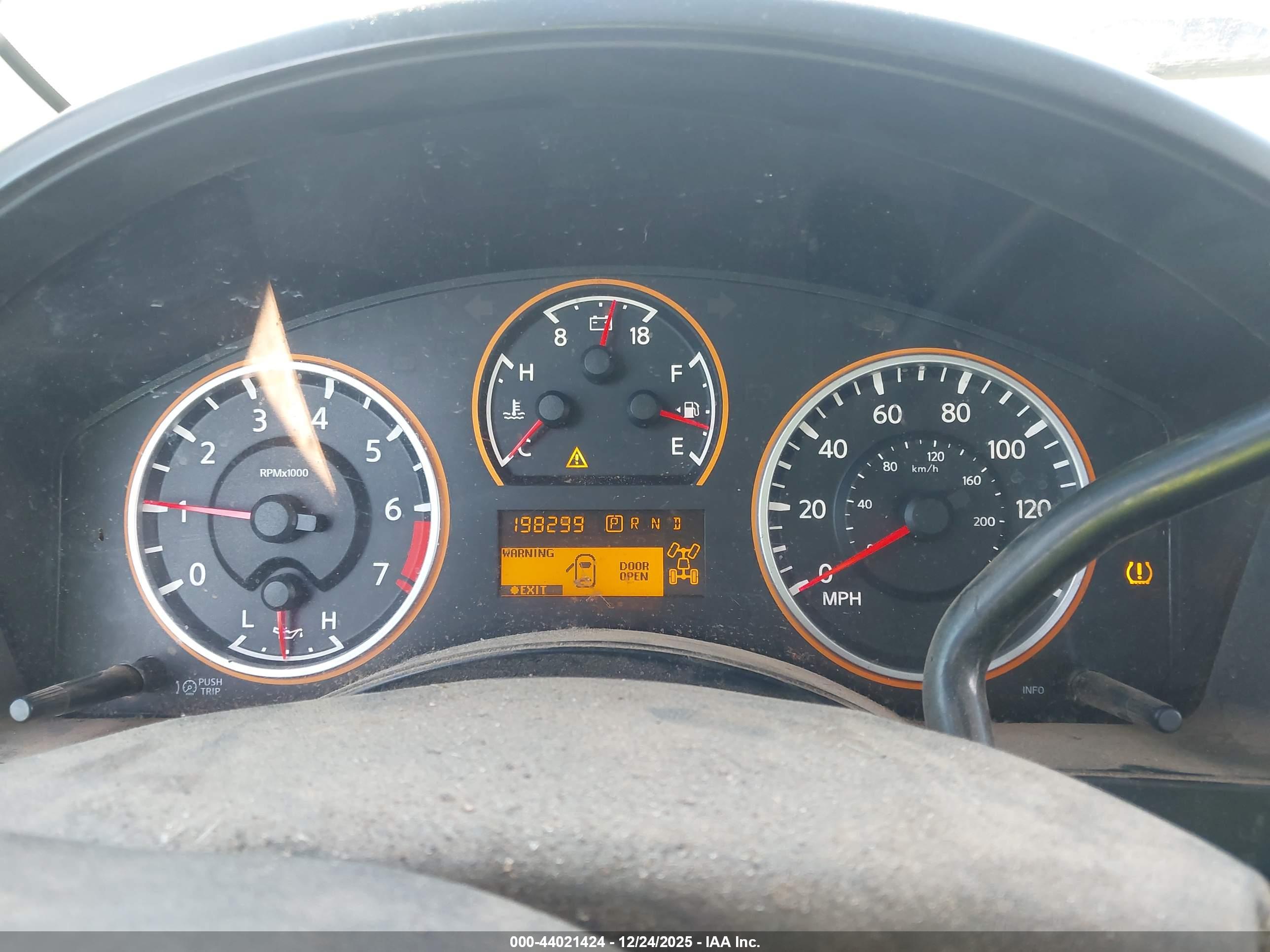 NISSAN TITAN image 7