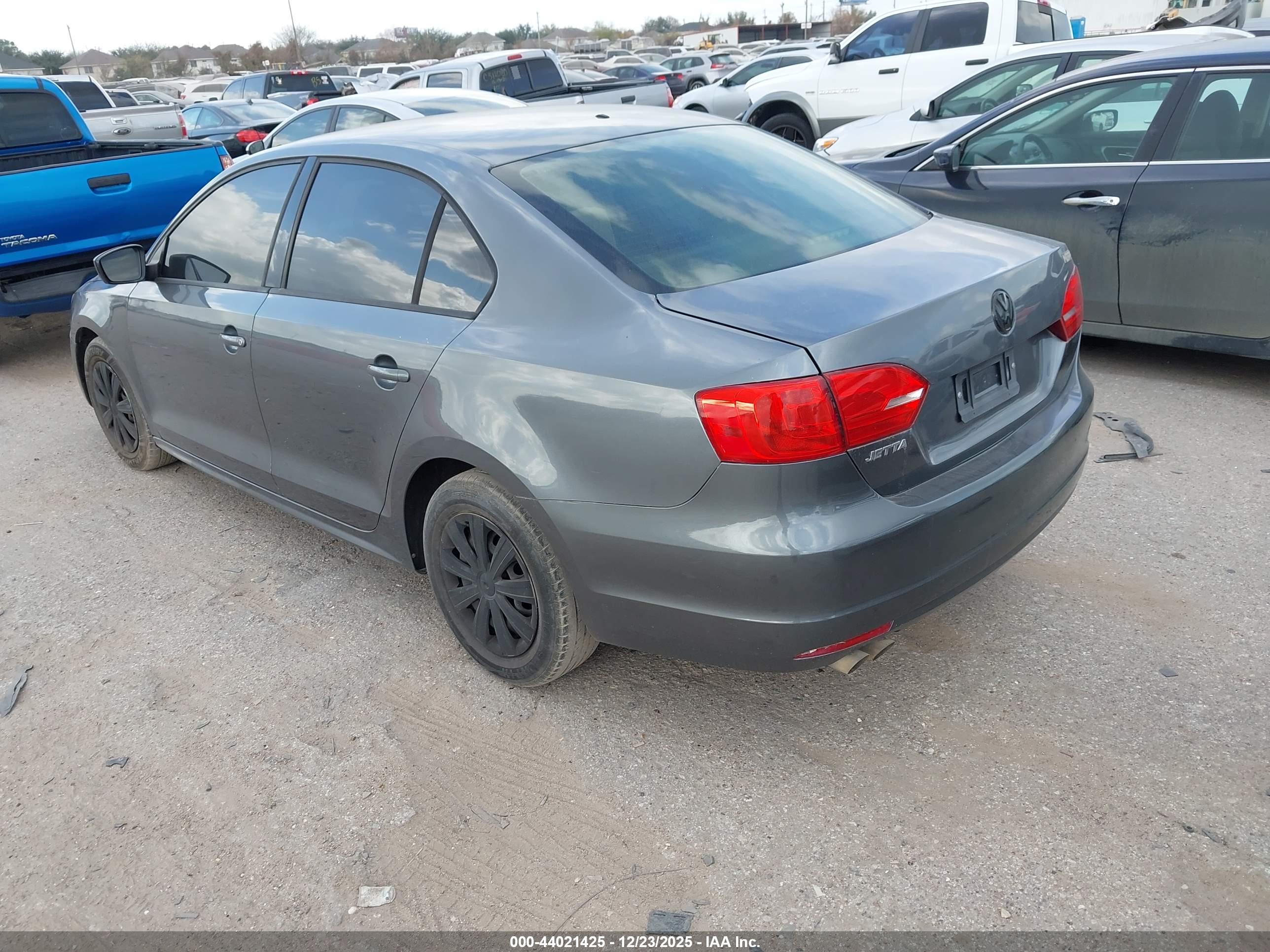 VOLKSWAGEN JETTA image 3