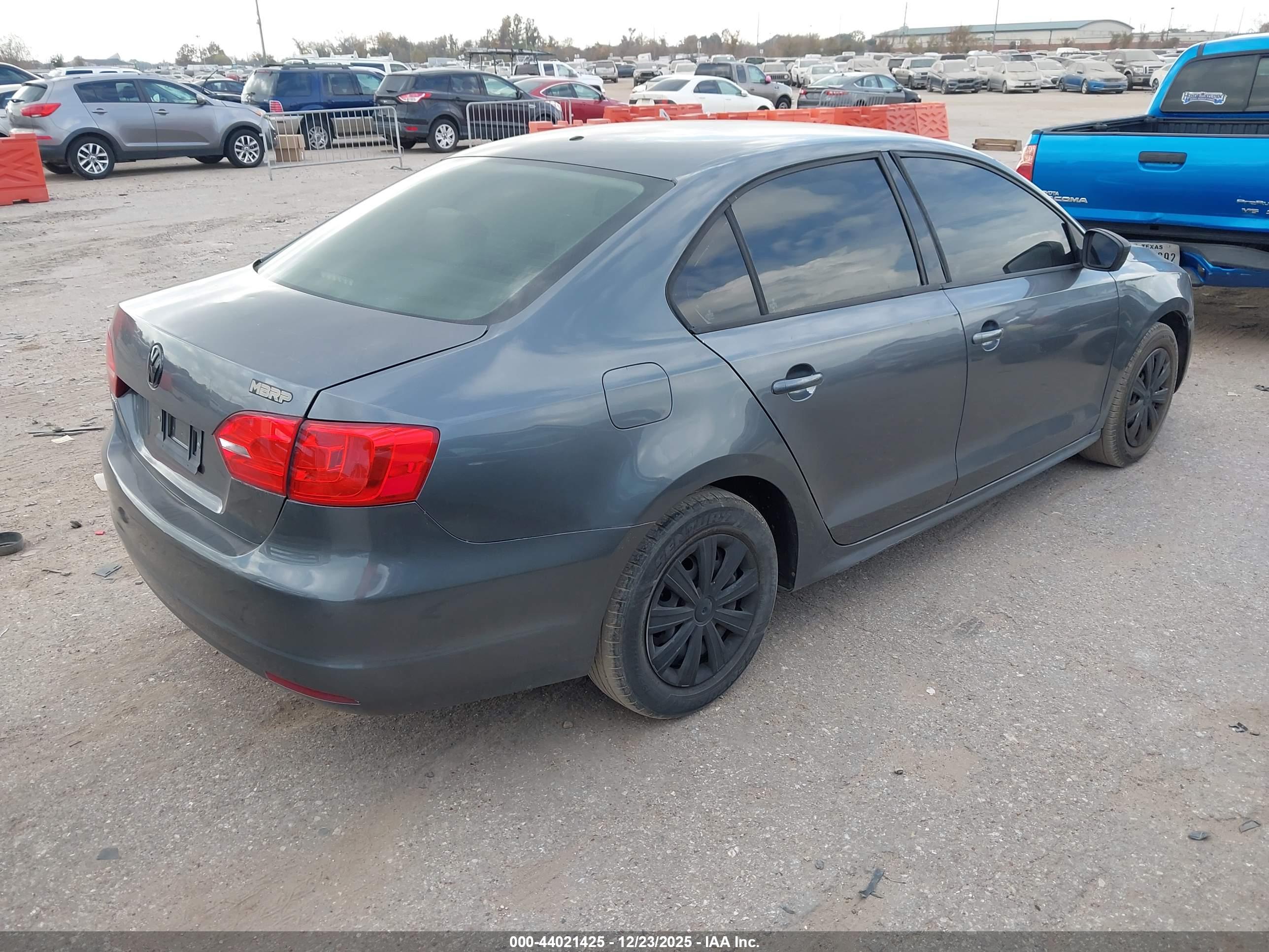VOLKSWAGEN JETTA image 4